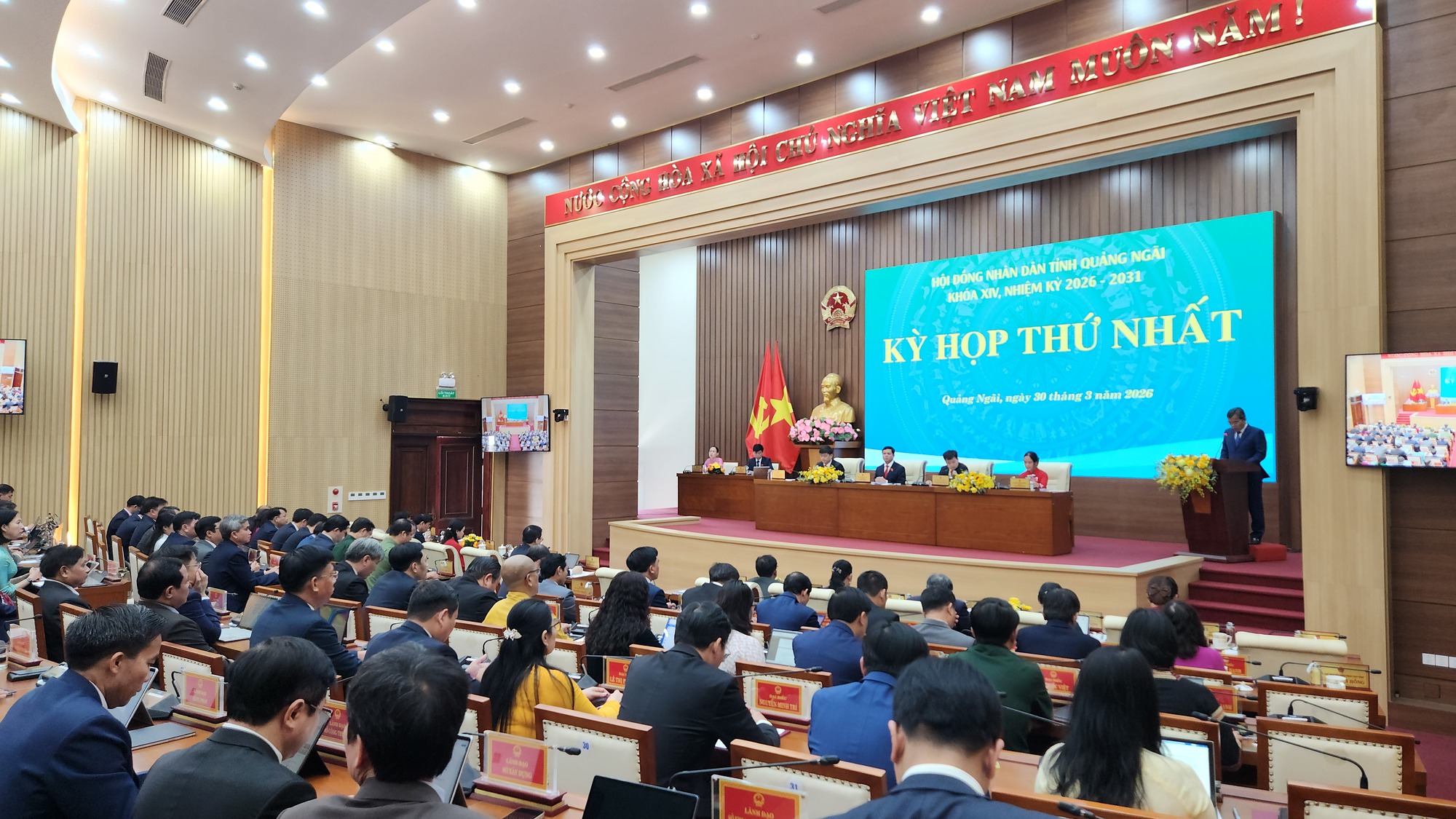 Quảng Ng&atilde;i: Kiện to&agrave;n bộ m&aacute;y v&agrave; chức danh l&atilde;nh đạo chủ chốt cấp tỉnh- Ảnh 1.