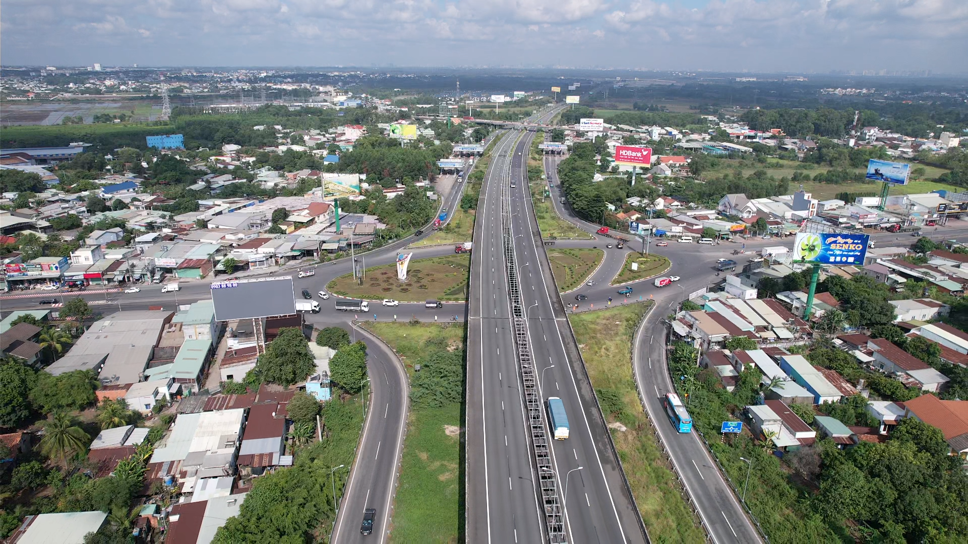 Cao tốc TP.HCM - Long Th&agrave;nh - Dầu Gi&acirc;y điều chỉnh ph&acirc;n l&agrave;n: L&agrave;n 1 tốc độ cao, cấm xe lớn- Ảnh 3.