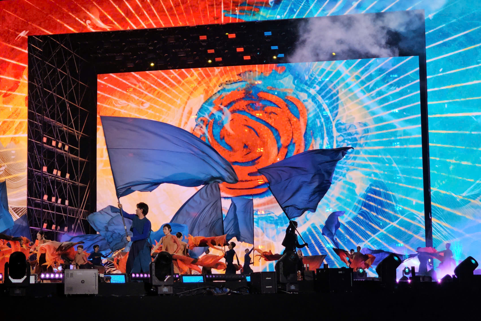 Dàn sao "Vũ trụ Say hi" tại Mega Concert mở màn ấn tượng Năm Du lịch quốc gia Gia Lai 2026- Ảnh 5. Dàn sao "Vũ trụ Say hi" tại Mega Concert mở màn ấn tượng Năm Du lịch quốc gia Gia Lai 2026- Ảnh 5.