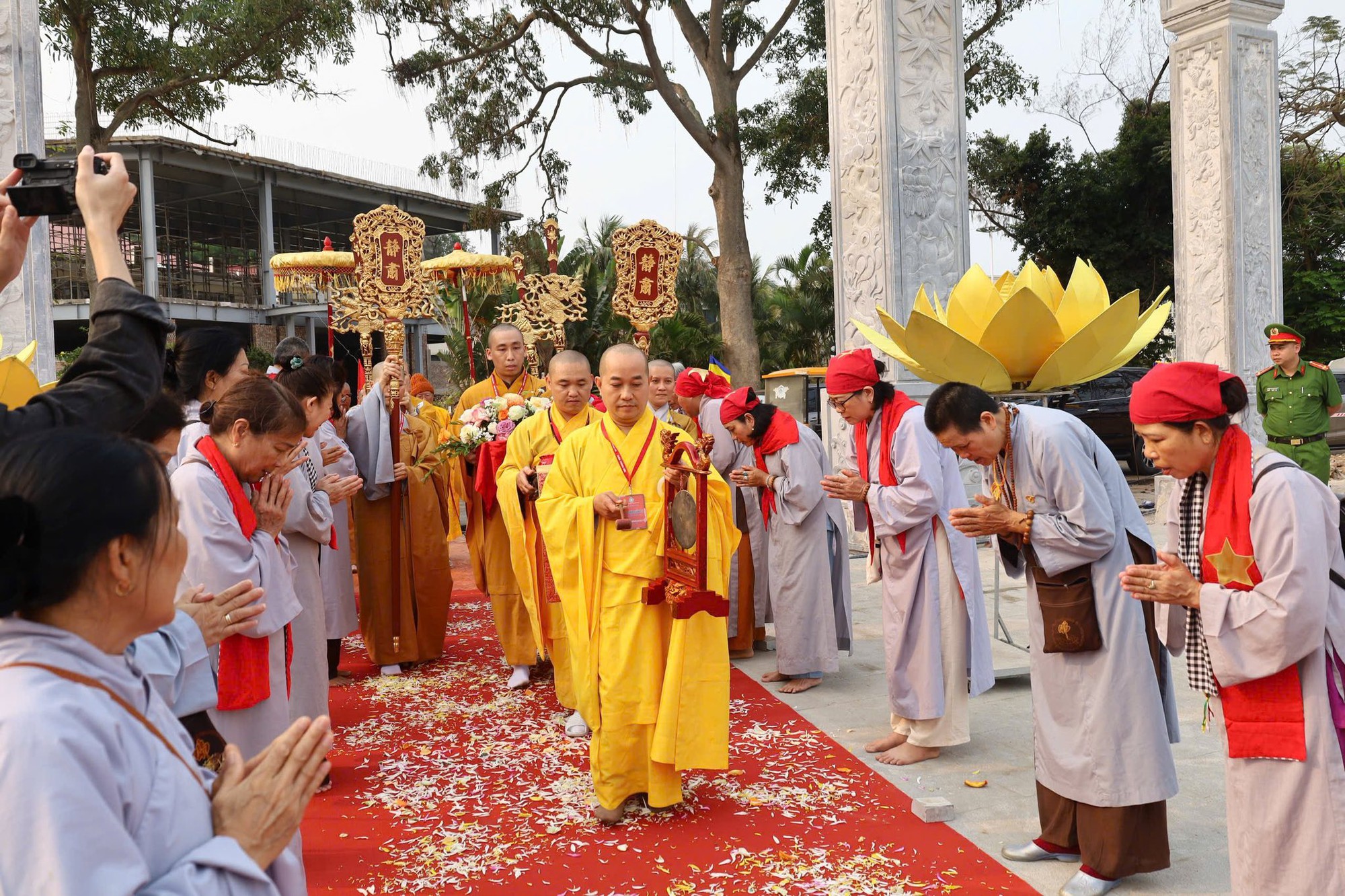 Trang nghiêm Đại lễ cầu siêu tưởng niệm anh hùng liệt sĩ tại Bến tàu không số K15- Ảnh 6. Trang nghiêm Đại lễ cầu siêu tưởng niệm anh hùng liệt sĩ tại Bến tàu không số K15- Ảnh 6.