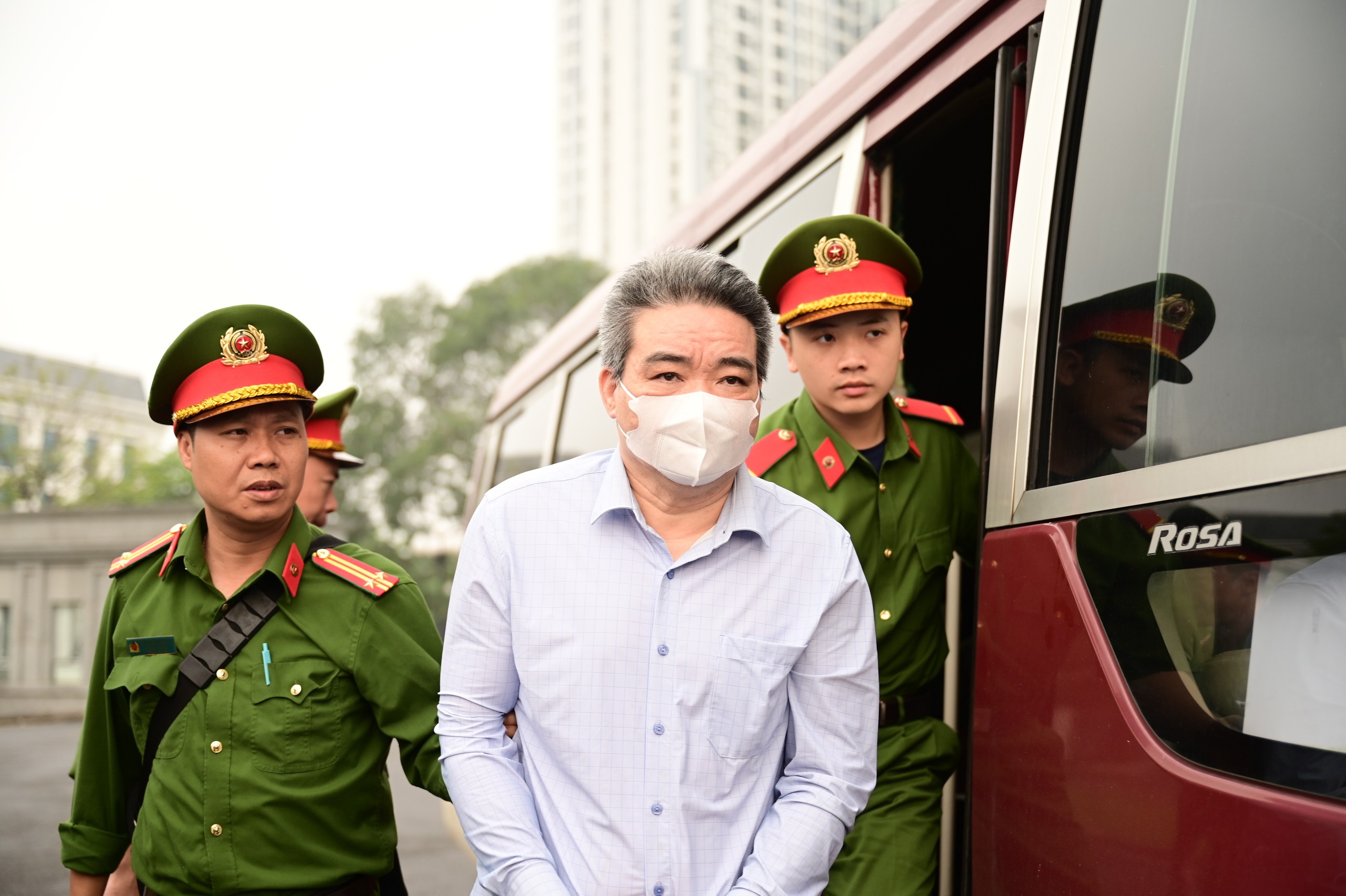 Cựu Thứ trưởng Ho&agrave;ng Văn Thắng hầu t&ograve;a vụ nhận hối lộ 200.000 USD- Ảnh 4.