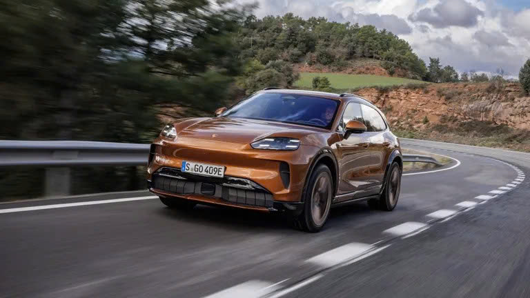 Porsche Cayenne điện có khả năng tăng tốc như siêu xe- Ảnh 2. Porsche Cayenne điện có khả năng tăng tốc như siêu xe- Ảnh 2.
