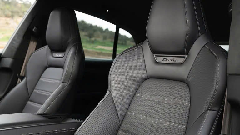 Porsche Cayenne điện có khả năng tăng tốc như siêu xe- Ảnh 6. Porsche Cayenne điện có khả năng tăng tốc như siêu xe- Ảnh 6.