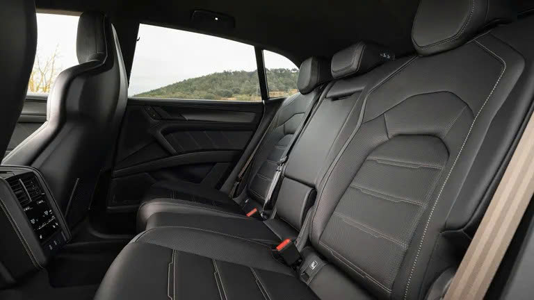 Porsche Cayenne điện có khả năng tăng tốc như siêu xe- Ảnh 7. Porsche Cayenne điện có khả năng tăng tốc như siêu xe- Ảnh 7.