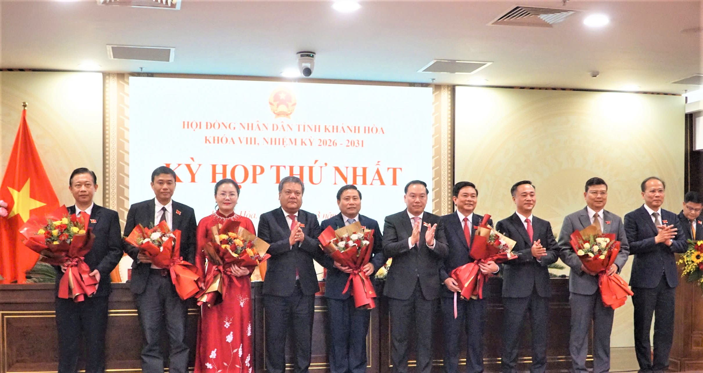 Nguyên Thứ trưởng Bộ Xây dựng Nguyễn Việt Hùng được bầu làm Chủ tịch UBND tỉnh Khánh Hòa- Ảnh 4. Nguyên Thứ trưởng Bộ Xây dựng Nguyễn Việt Hùng được bầu làm Chủ tịch UBND tỉnh Khánh Hòa- Ảnh 4.