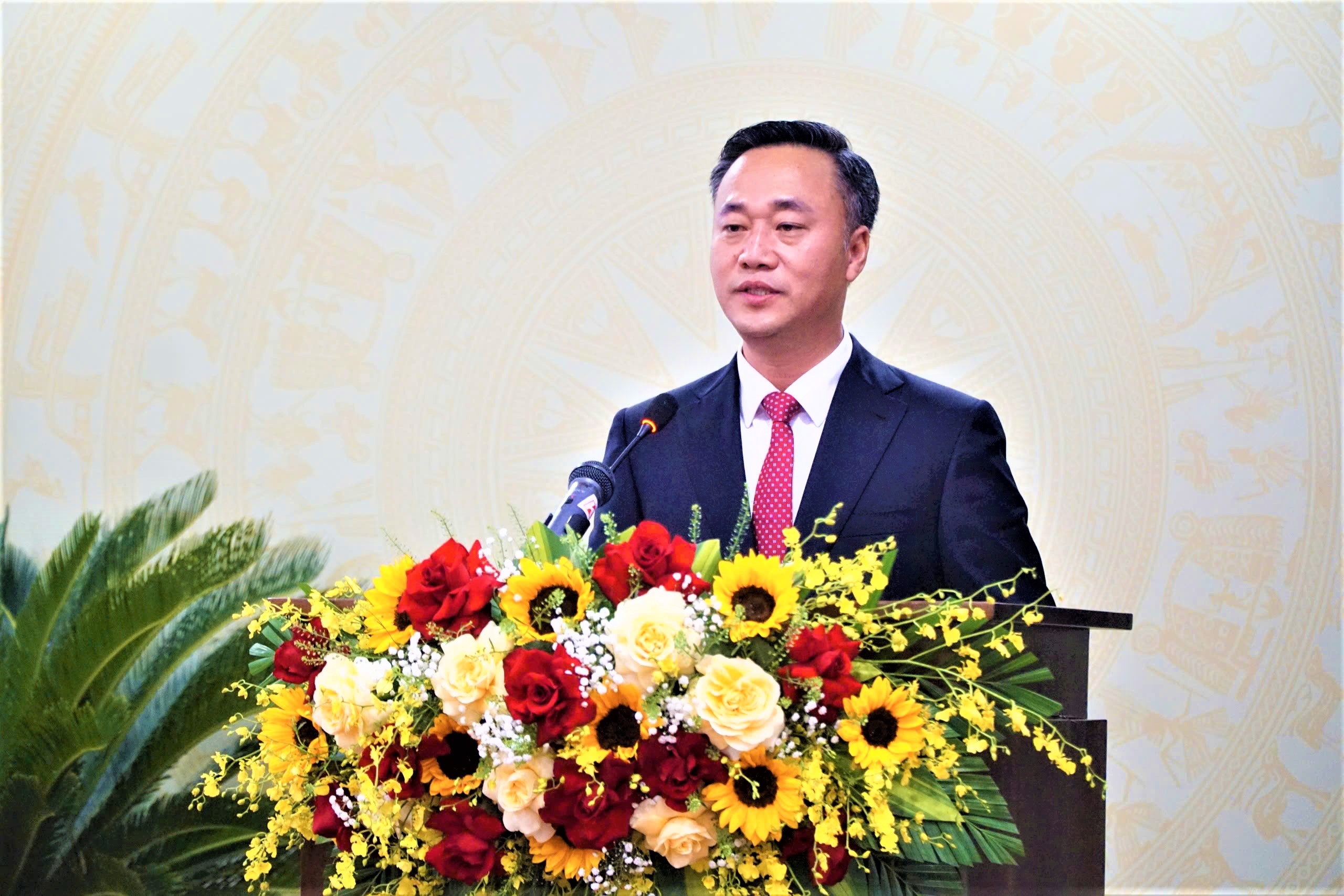 Nguyên Thứ trưởng Bộ Xây dựng Nguyễn Việt Hùng được bầu làm Chủ tịch UBND tỉnh Khánh Hòa- Ảnh 3. Nguyên Thứ trưởng Bộ Xây dựng Nguyễn Việt Hùng được bầu làm Chủ tịch UBND tỉnh Khánh Hòa- Ảnh 3.