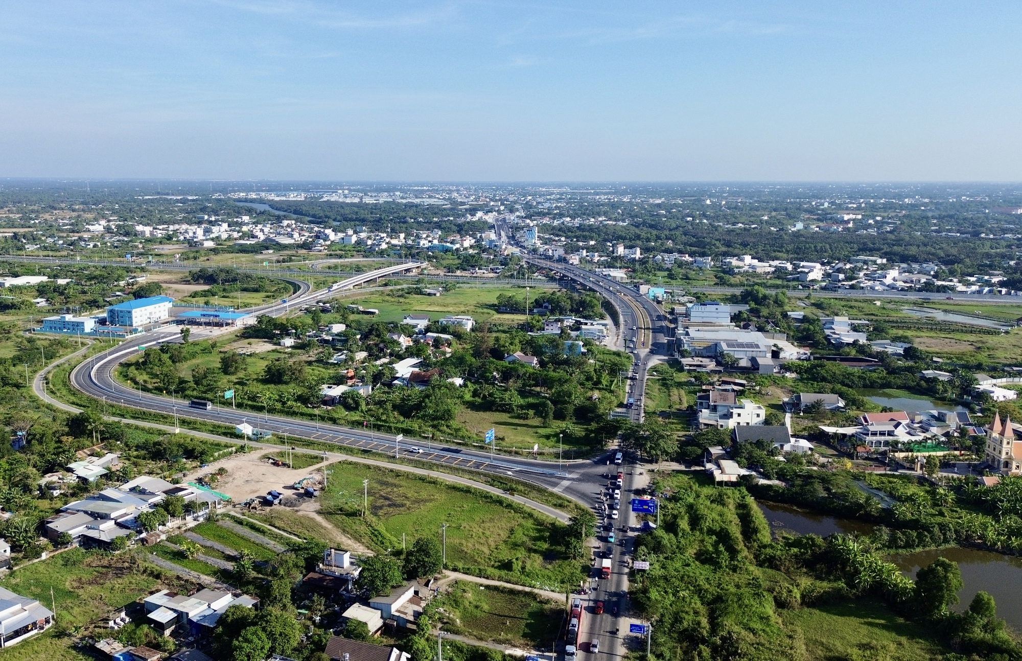 Cận cảnh quốc lộ 50 gần hoàn thiện, chờ gỡ nút thắt cuối cùng- Ảnh 7. Cận cảnh quốc lộ 50 gần hoàn thiện, chờ gỡ nút thắt cuối cùng- Ảnh 7.