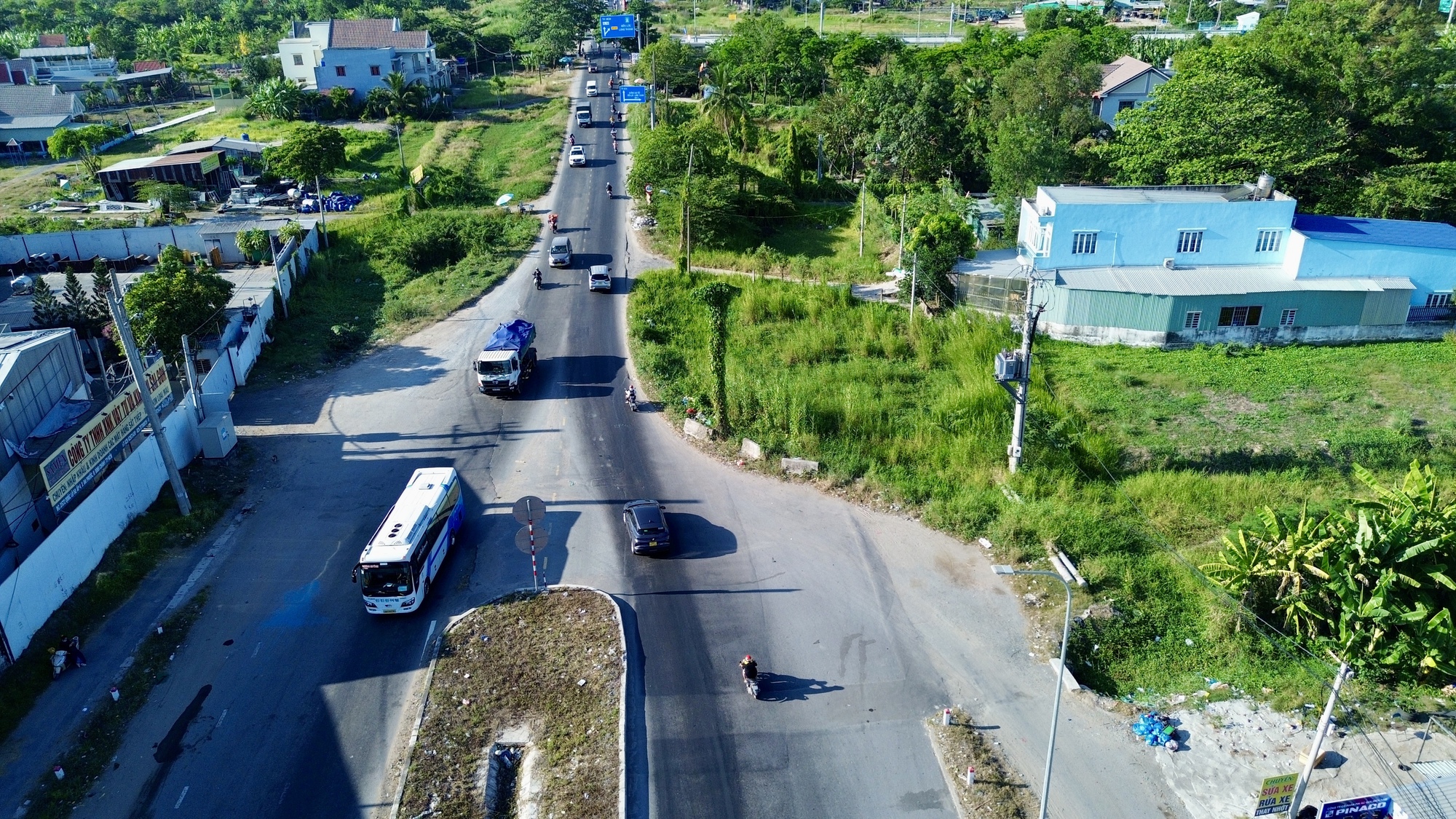 Cận cảnh quốc lộ 50 gần hoàn thiện, chờ gỡ nút thắt cuối cùng- Ảnh 6. Cận cảnh quốc lộ 50 gần hoàn thiện, chờ gỡ nút thắt cuối cùng- Ảnh 6.