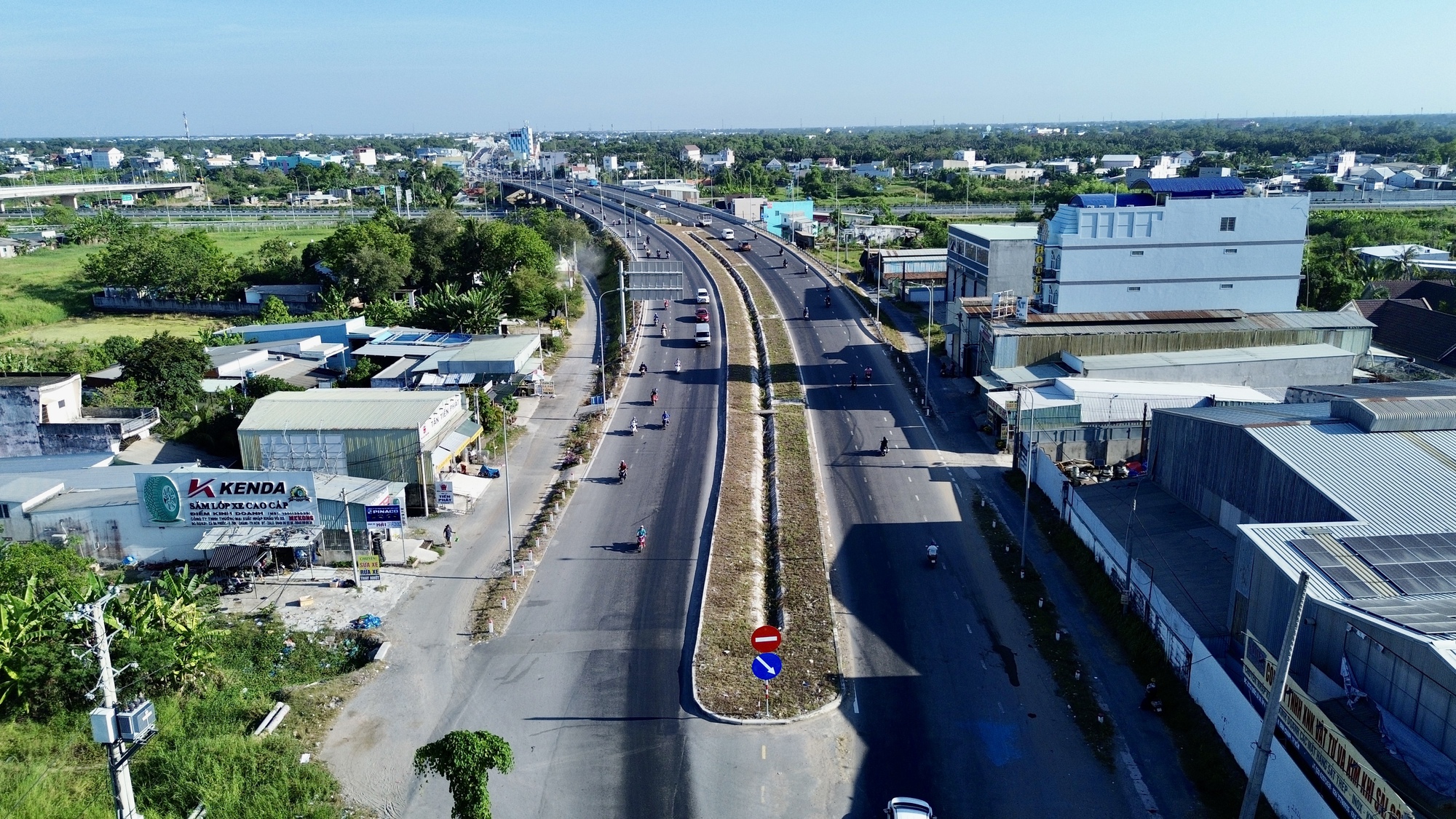 Cận cảnh quốc lộ 50 gần hoàn thiện, chờ gỡ nút thắt cuối cùng- Ảnh 14. Cận cảnh quốc lộ 50 gần hoàn thiện, chờ gỡ nút thắt cuối cùng- Ảnh 14.