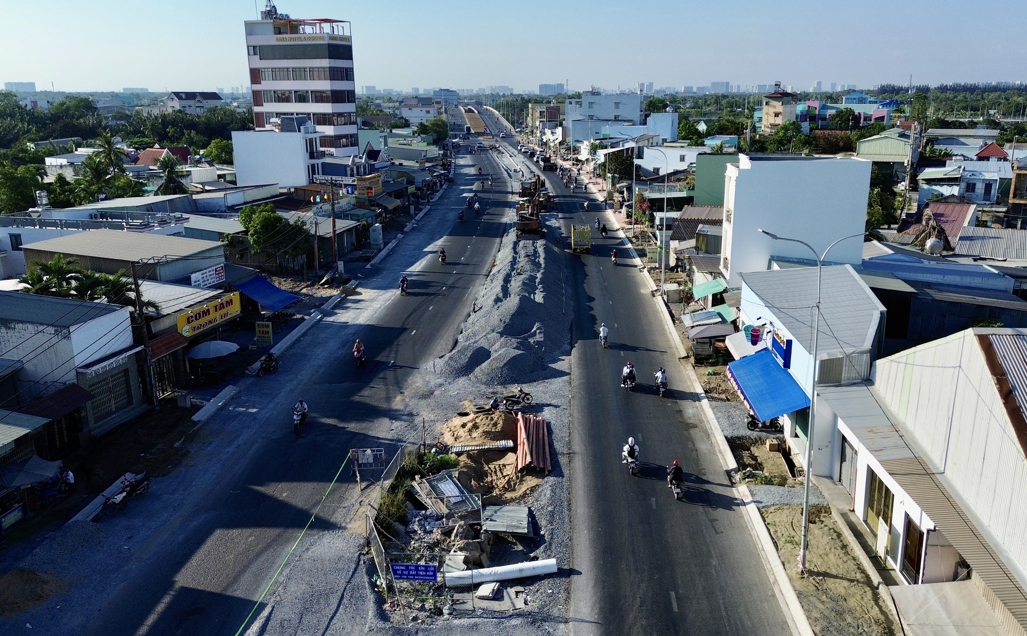 Cận cảnh quốc lộ 50 gần hoàn thiện, chờ gỡ nút thắt cuối cùng- Ảnh 10. Cận cảnh quốc lộ 50 gần hoàn thiện, chờ gỡ nút thắt cuối cùng- Ảnh 10.