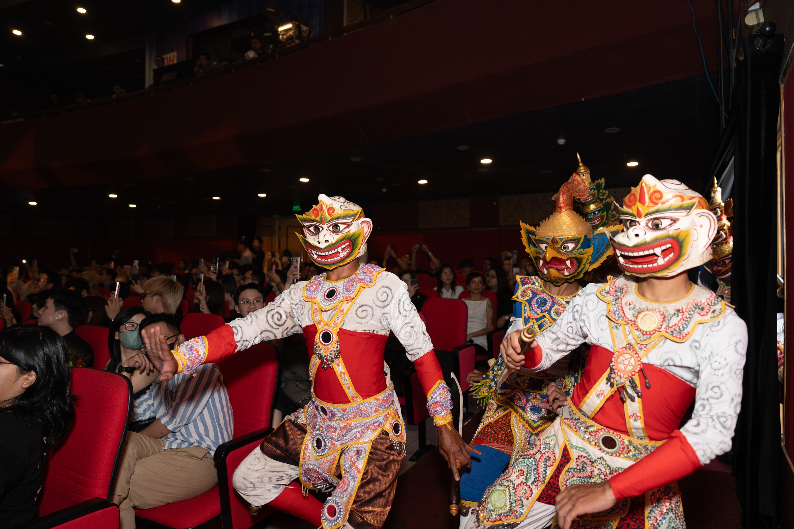 V&otilde; Tấn Ph&aacute;t, Trần Ngọc V&agrave;ng chia sẻ khi lần đầu đ&oacute;ng phim linh dị "Heo năm m&oacute;ng"- Ảnh 3.