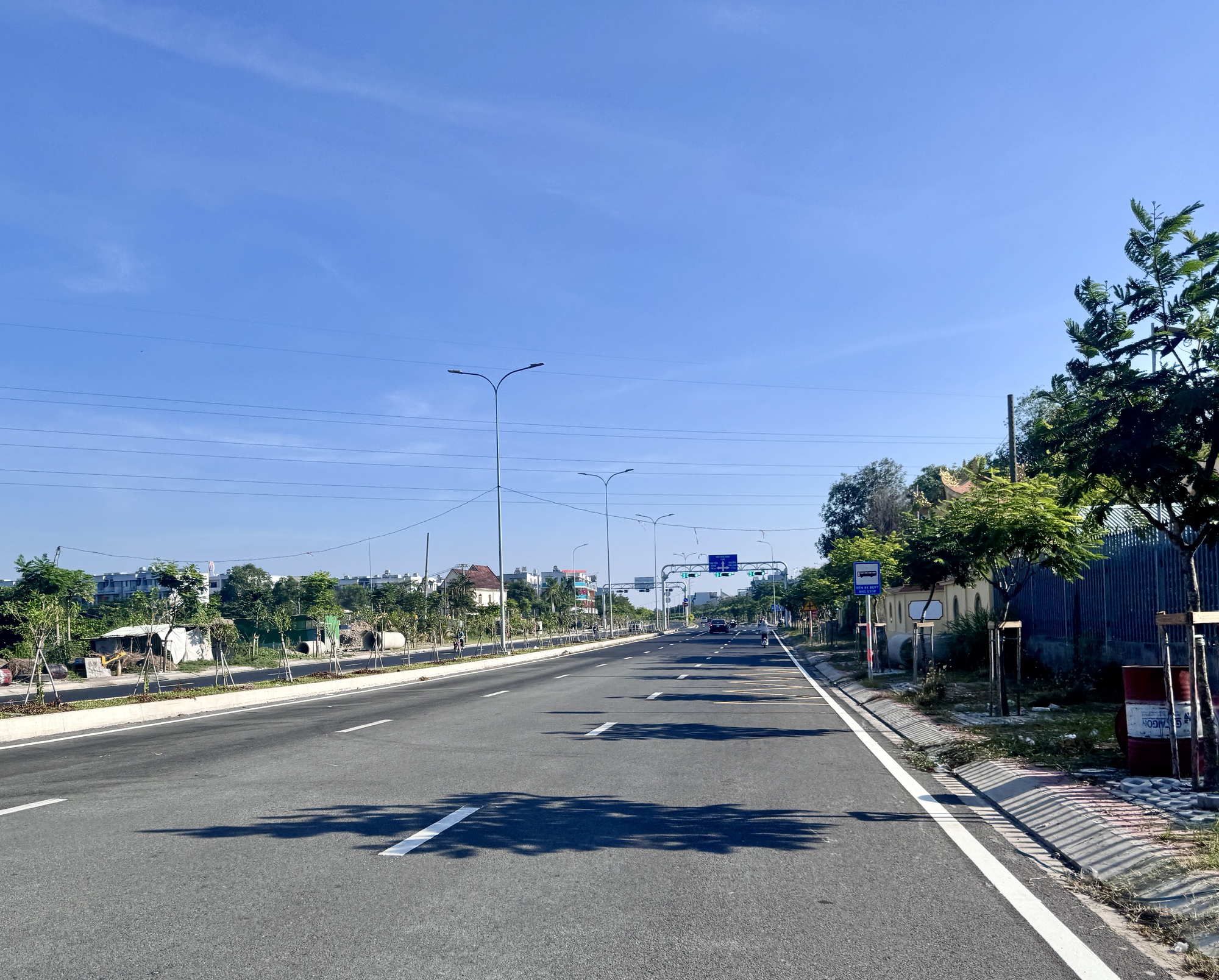 Cận cảnh quốc lộ 50 gần hoàn thiện, chờ gỡ nút thắt cuối cùng- Ảnh 4. Cận cảnh quốc lộ 50 gần hoàn thiện, chờ gỡ nút thắt cuối cùng- Ảnh 4.