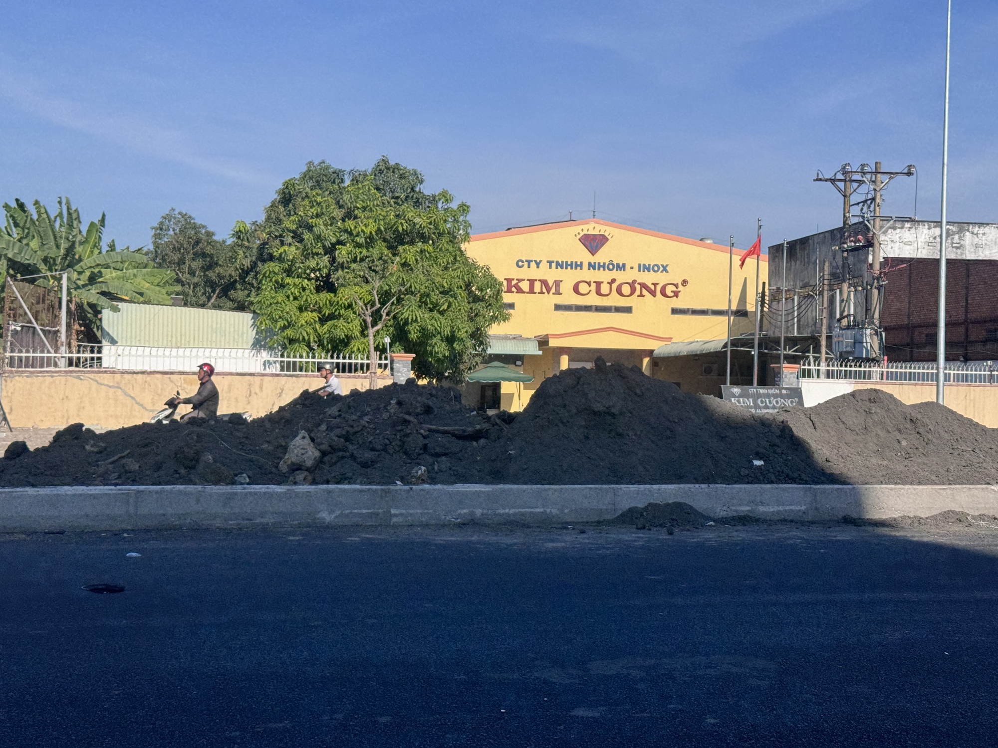 Cận cảnh quốc lộ 50 gần hoàn thiện, chờ gỡ nút thắt cuối cùng- Ảnh 11. Cận cảnh quốc lộ 50 gần hoàn thiện, chờ gỡ nút thắt cuối cùng- Ảnh 11.