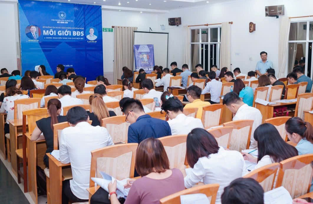 Luật Kinh doanh Bất động sản sửa đổi: Siết chặt quy định với các cơ sở đào tạo môi giới- Ảnh 1.