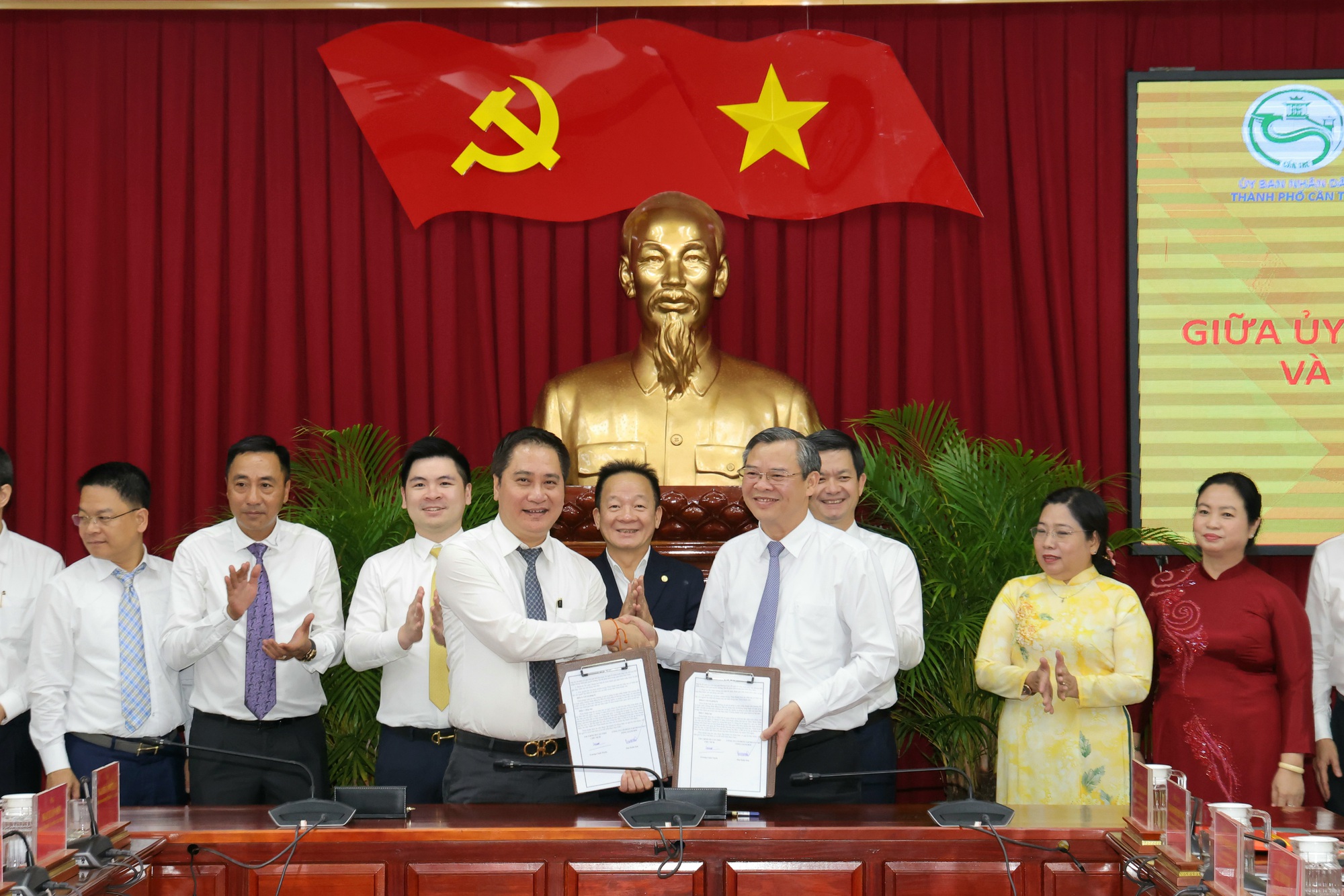 Cần Thơ ký với T&T, kỳ vọng loạt dự án quy mô lớn- Ảnh 2.