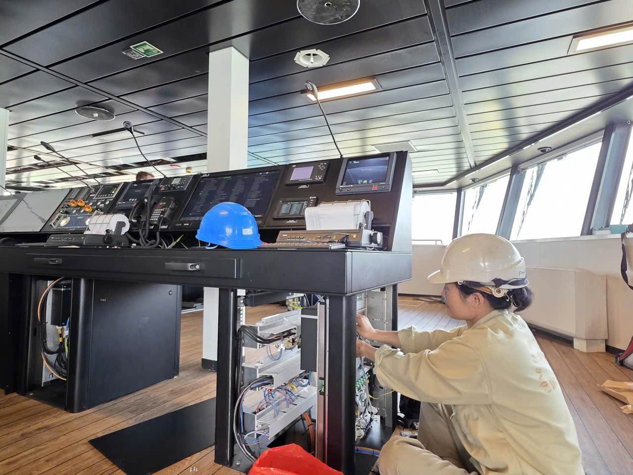 Bên trong “khách sạn nổi” phục vụ điện gió ngoài khơi- Ảnh 8. Bên trong “khách sạn nổi” phục vụ điện gió ngoài khơi- Ảnh 8.