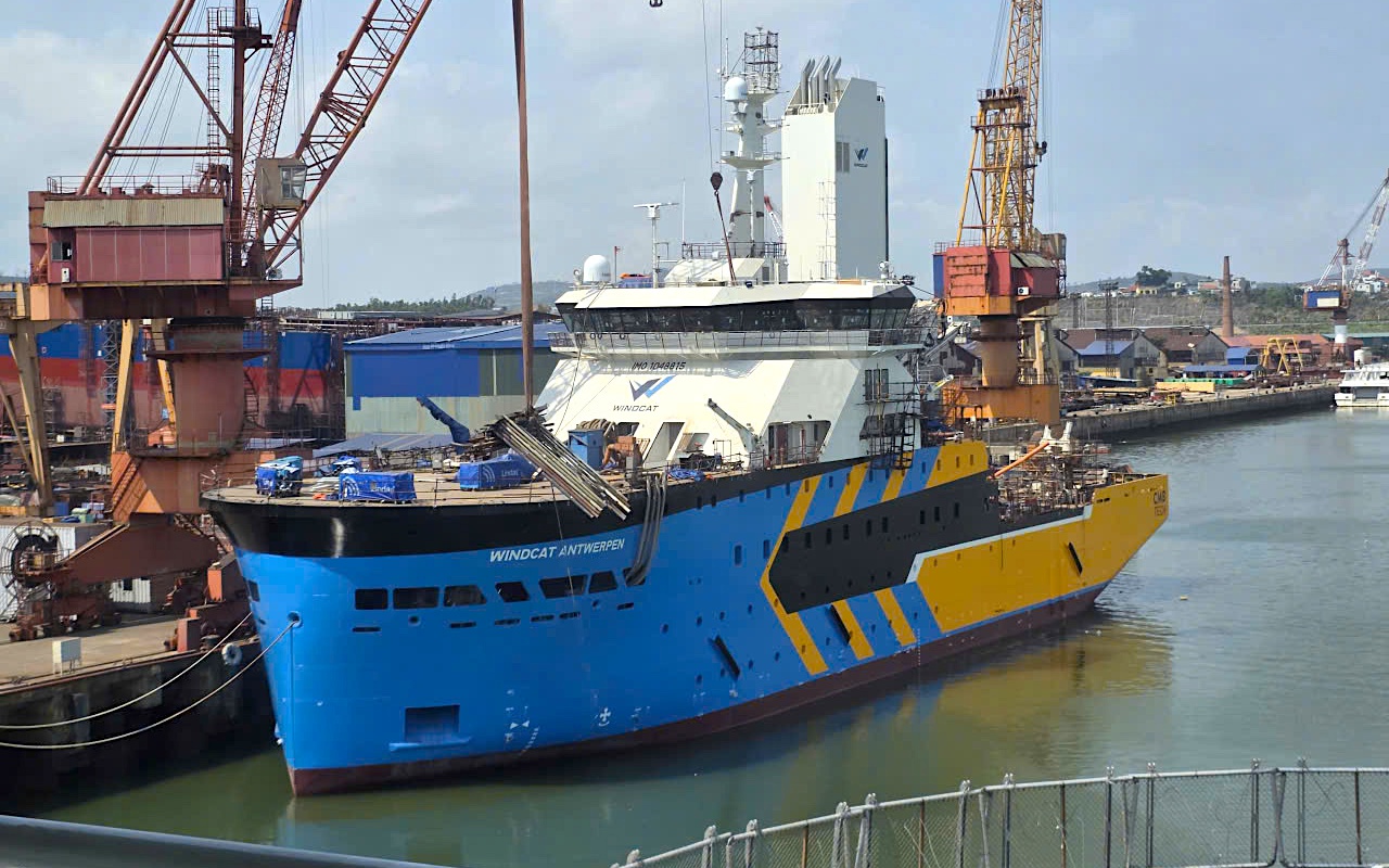 Công trường đóng tàu về đêm: Sao sa nơi bàn tay người thợ- Ảnh 12. Công trường đóng tàu về đêm: Sao sa nơi bàn tay người thợ- Ảnh 12.