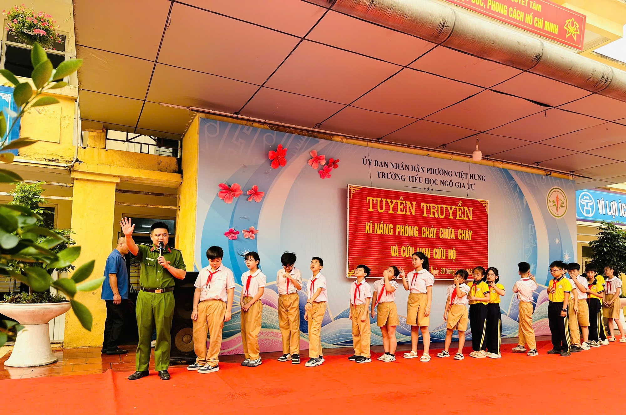 Hà Nội tăng cường tuyên truyền phòng cháy chữa cháy trong trường học- Ảnh 1. Hà Nội tăng cường tuyên truyền phòng cháy chữa cháy trong trường học- Ảnh 1.