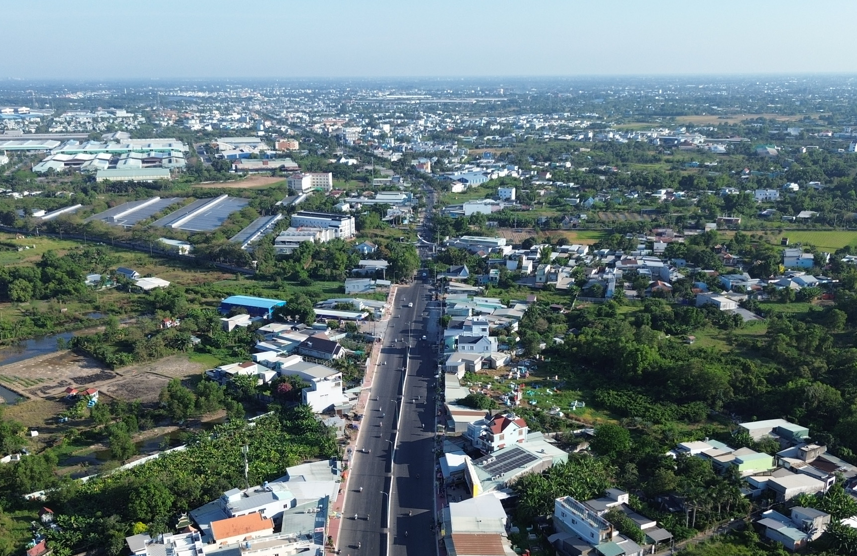 Cận cảnh quốc lộ 50 gần hoàn thiện, chờ gỡ nút thắt cuối cùng- Ảnh 9. Cận cảnh quốc lộ 50 gần hoàn thiện, chờ gỡ nút thắt cuối cùng- Ảnh 9.