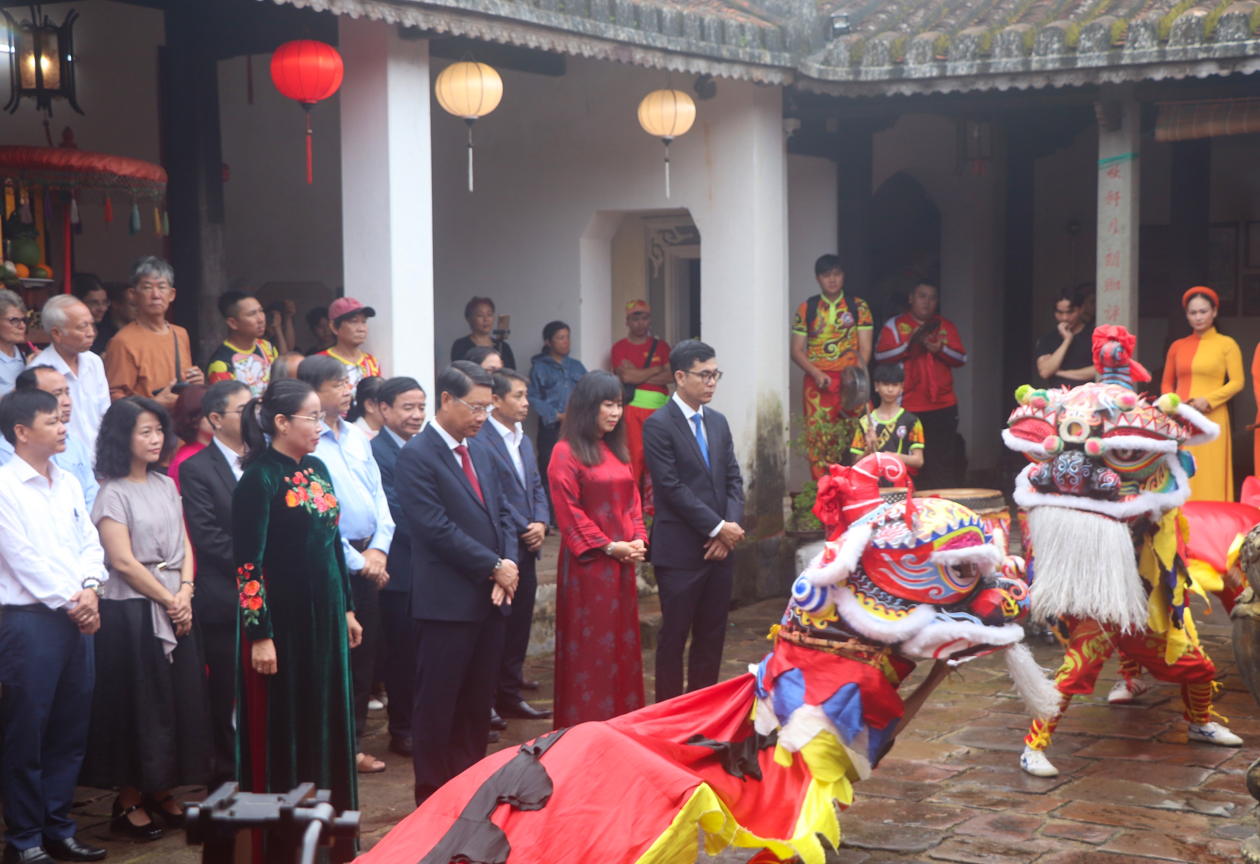 Di sản văn h&oacute;a phi vật thể Tết Nguy&ecirc;n ti&ecirc;u được t&aacute;i hiện tại phố cổ Hội An- Ảnh 1.