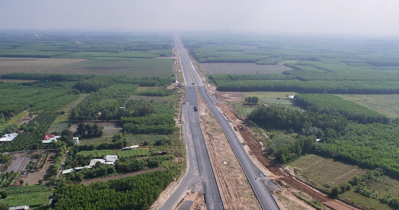 Thời tiết kh&ocirc; r&aacute;o, tăng tốc thi c&ocirc;ng c&aacute;c tuyến đường kết nối s&acirc;n bay Long Th&agrave;nh- Ảnh 4.