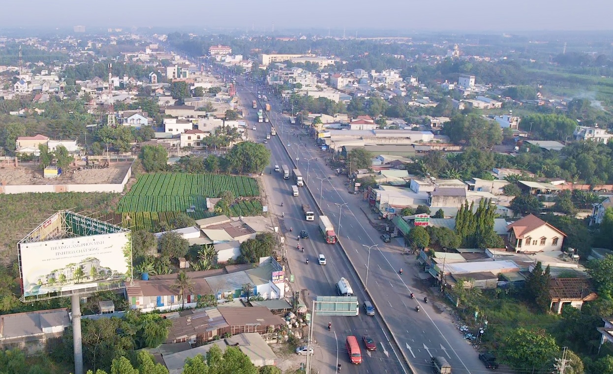 Thời tiết kh&ocirc; r&aacute;o, tăng tốc thi c&ocirc;ng c&aacute;c tuyến đường kết nối s&acirc;n bay Long Th&agrave;nh- Ảnh 1.