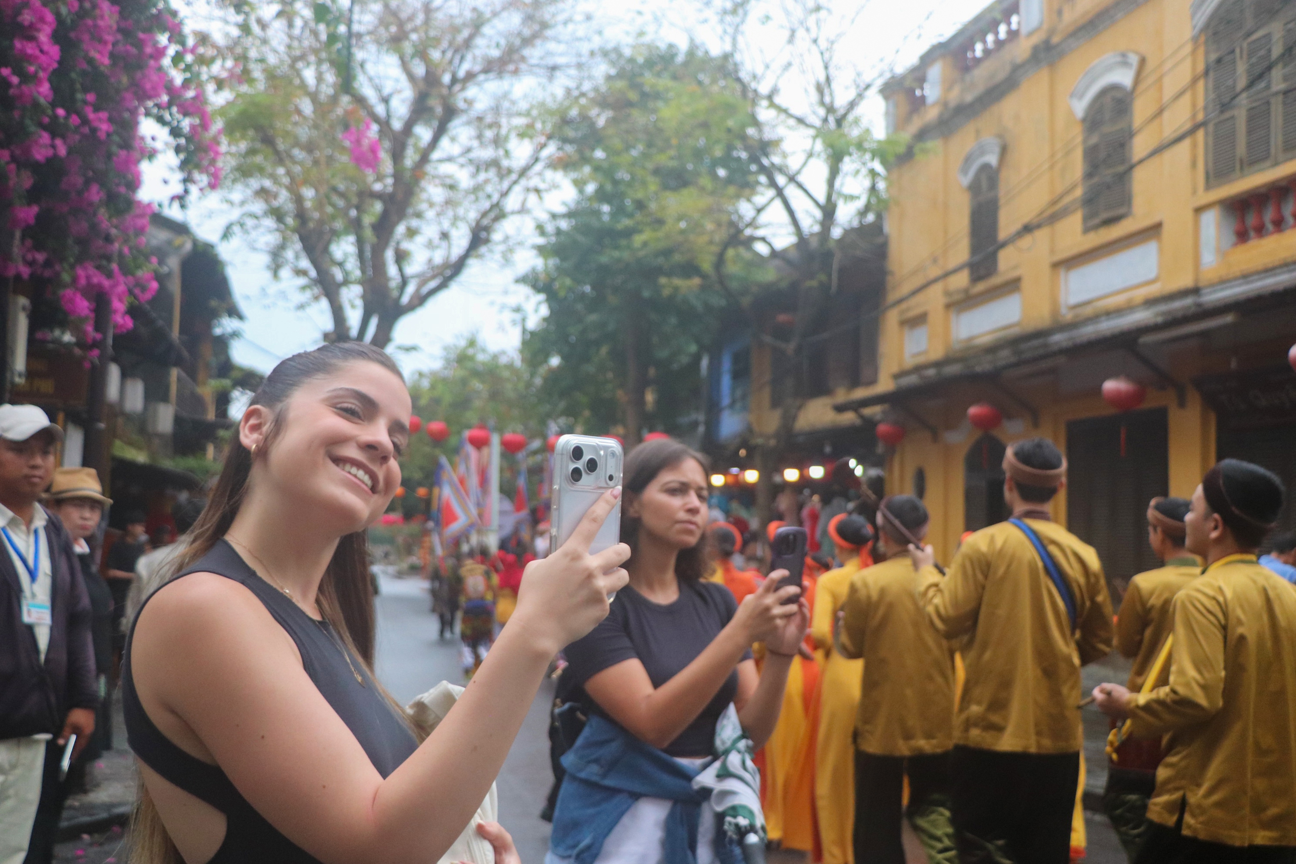 Di sản văn h&oacute;a phi vật thể Tết Nguy&ecirc;n ti&ecirc;u được t&aacute;i hiện tại phố cổ Hội An- Ảnh 6.