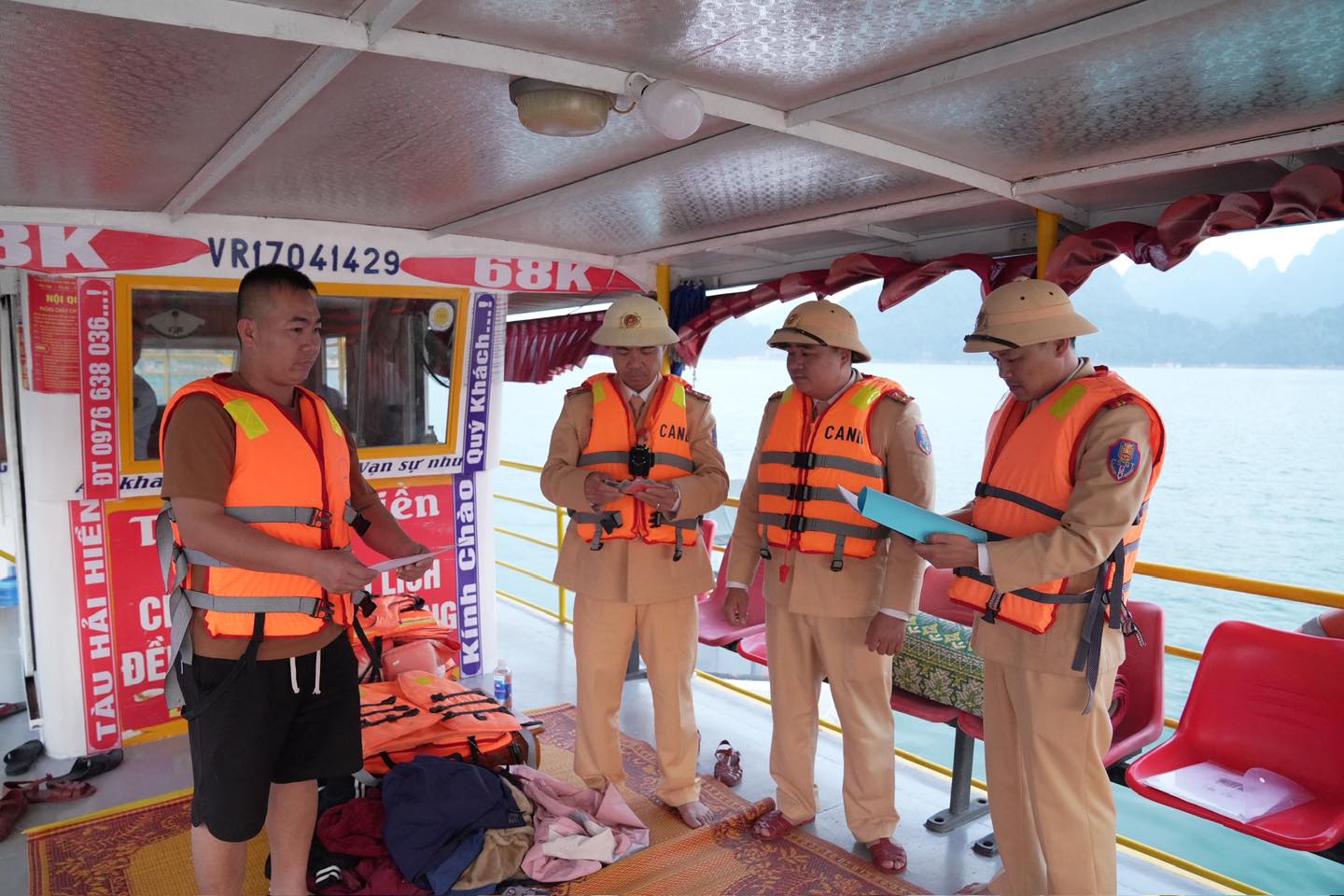 Xử phạt h&agrave;ng chục trường hợp vi phạm giao th&ocirc;ng đường thủy tr&ecirc;n hồ H&ograve;a B&igrave;nh- Ảnh 15.