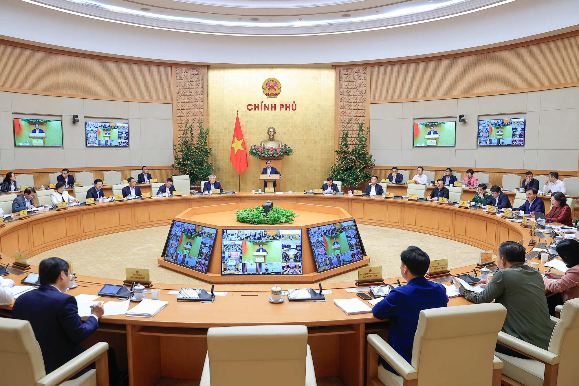 Thủ tướng chủ tr&igrave; phi&ecirc;n họp Ch&iacute;nh phủ thường kỳ th&aacute;ng 2- Ảnh 2.