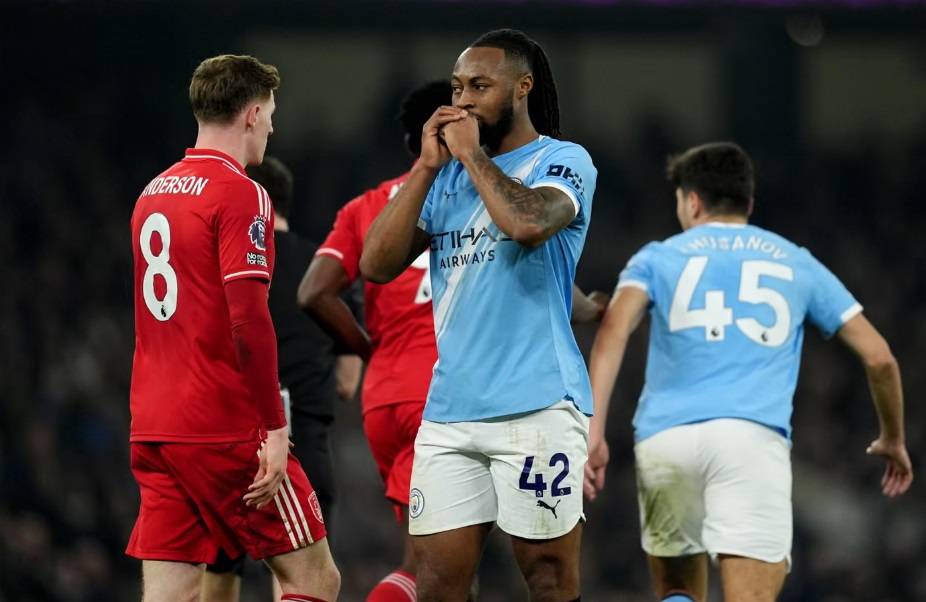 H&ograve;a Nottingham, Man City bị Arsenal nới rộng khoảng c&aacute;ch- Ảnh 1.