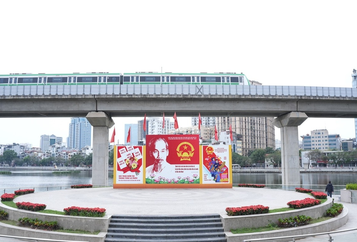 H&agrave; Nội rực rỡ cờ hoa hướng về ng&agrave;y hội non s&ocirc;ng- Ảnh 12.