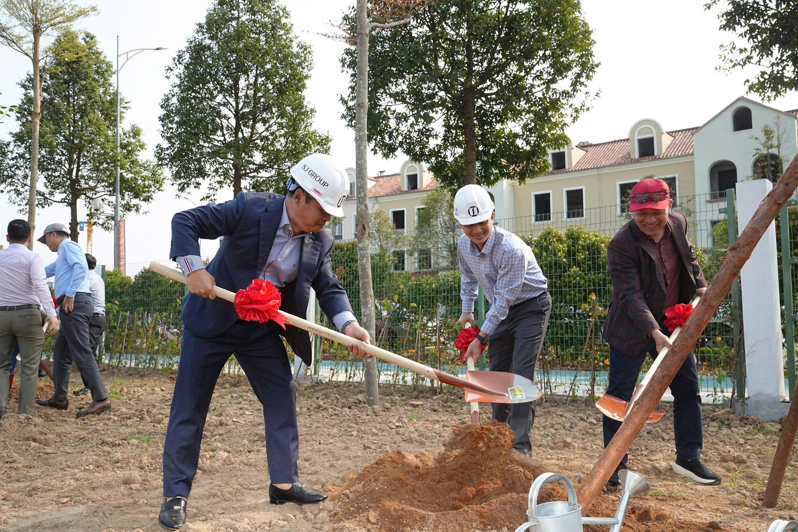 Trồng mới 10.000 c&acirc;y xanh, kiến tạo đ&ocirc; thị xanh tại Nam An Kh&aacute;nh- Ảnh 1.