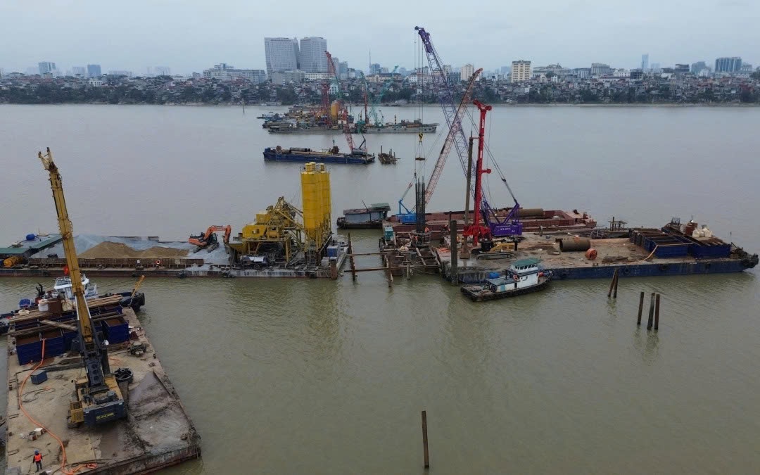 H&agrave; Nội: 7 cầu vượt s&ocirc;ng Hồng đang được thi c&ocirc;ng thế n&agrave;o?