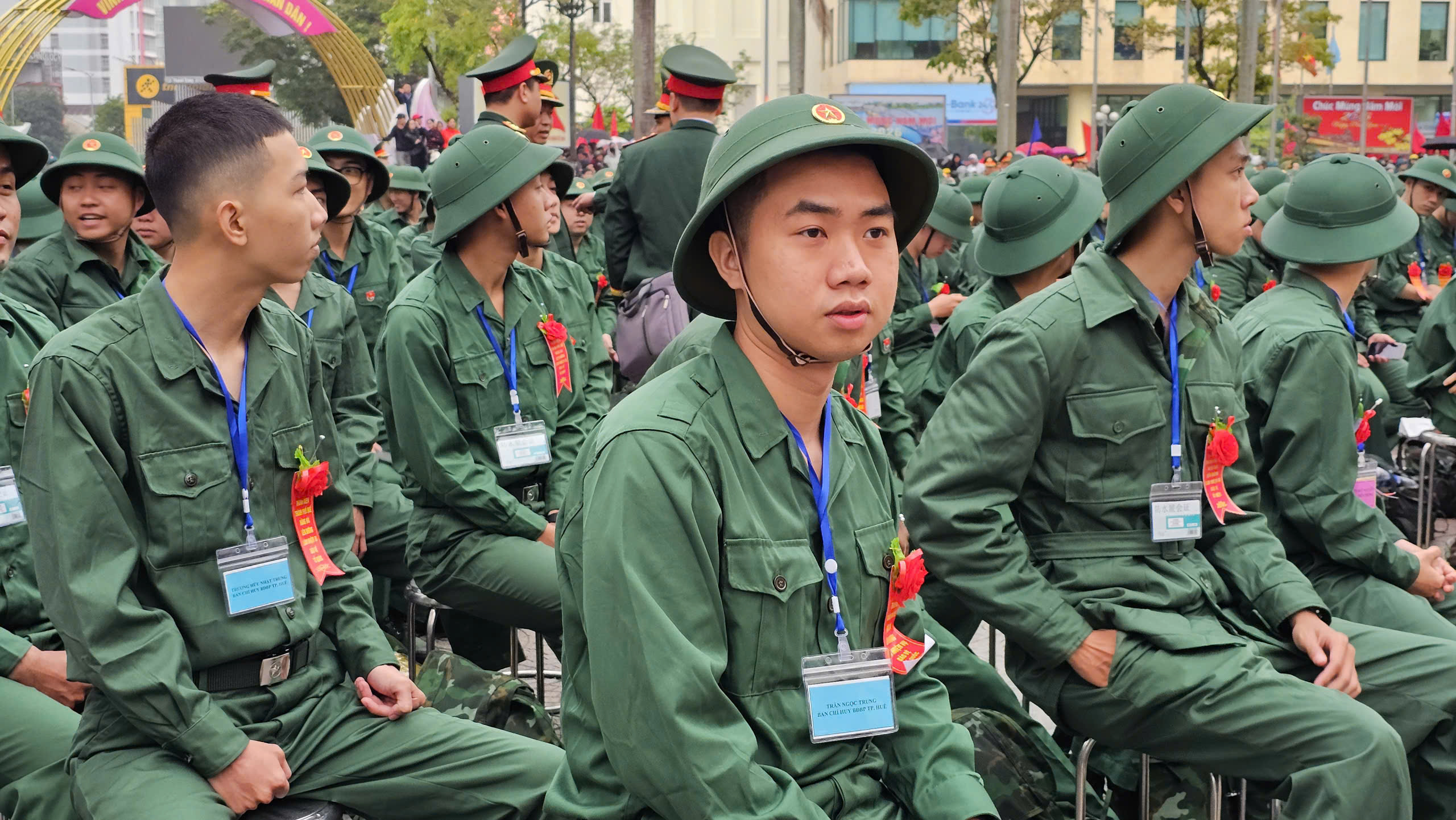 Thanh ni&ecirc;n Cố đ&ocirc; Huế hăng h&aacute;i l&ecirc;n đường nhập ngũ- Ảnh 6.