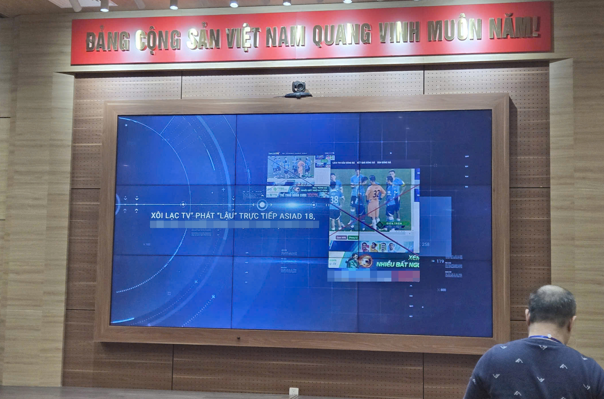 H&igrave;nh ảnh cảnh s&aacute;t bắt giữ đường d&acirc;y li&ecirc;n quan hệ thống "X&ocirc;i Lạc TV"- Ảnh 2.