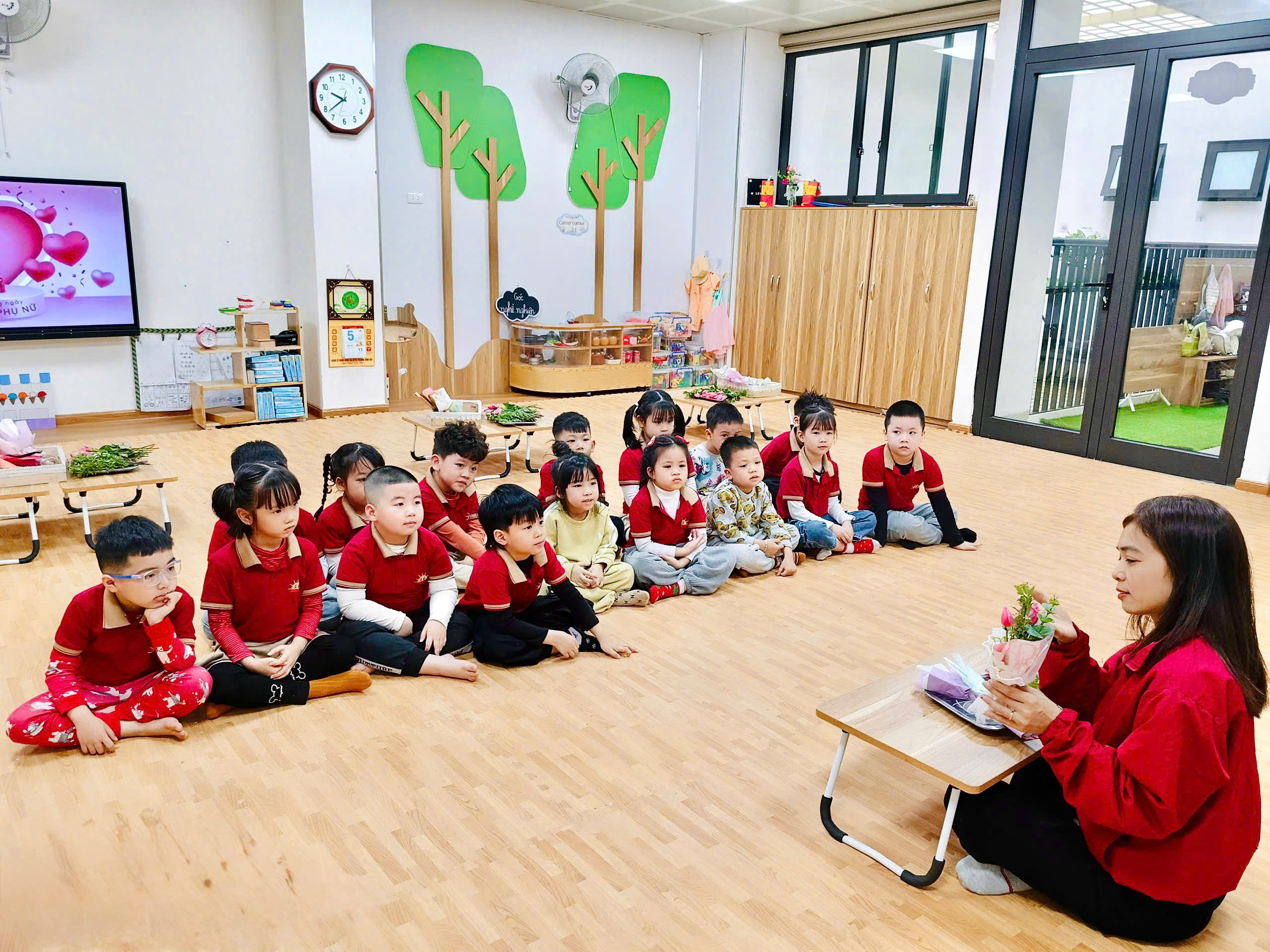 Hiệu trưởng, ph&oacute; hiệu trưởng mầm non phải trực tiếp giảng dạy 40 giờ mỗi tuần- Ảnh 1.
