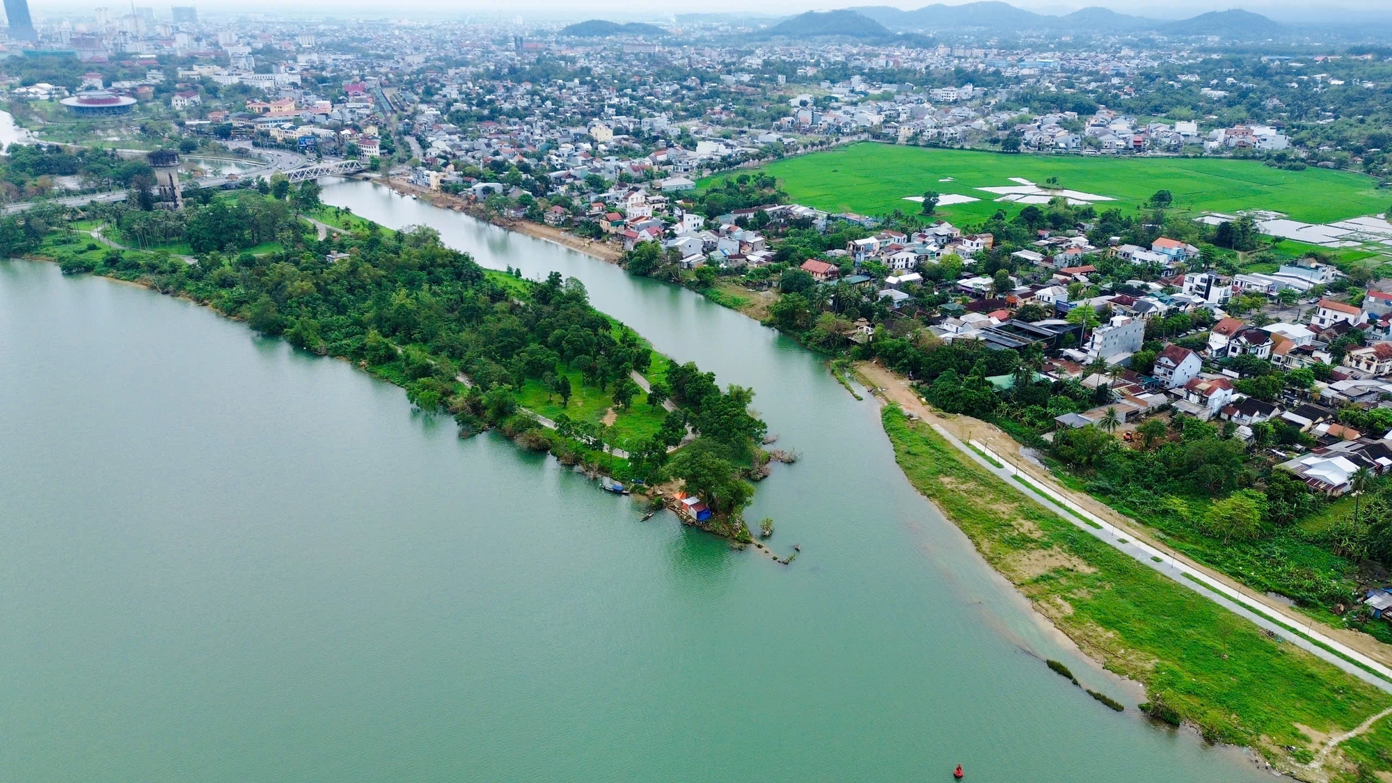 Ho&agrave;n th&agrave;nh giải ph&oacute;ng mặt bằng tuyến đường hơn 220 tỷ đồng ở Huế trước ng&agrave;y 30/4- Ảnh 1.