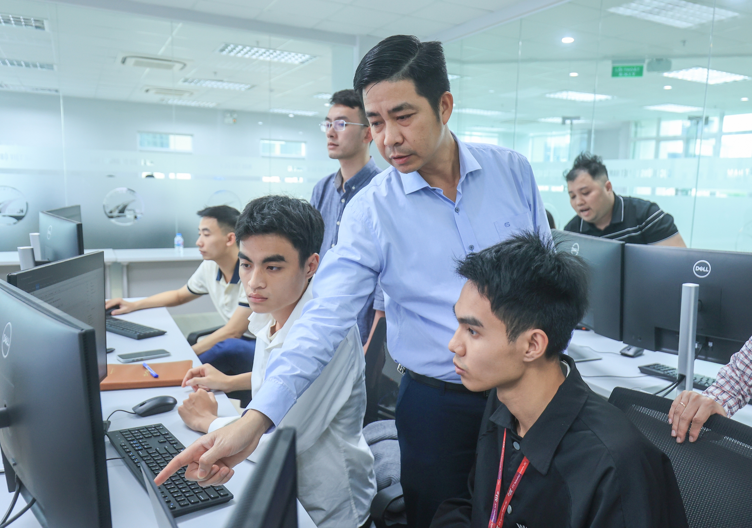 Kh&aacute;m ph&aacute; &ldquo;bộ n&atilde;o&rdquo; gi&aacute;m s&aacute;t thu ph&iacute; cao tốc Bắc - Nam- Ảnh 12.