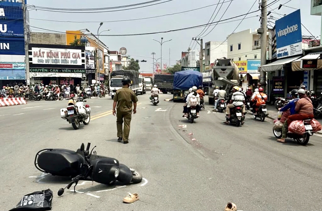 Va chạm xe container tại ng&atilde; năm Bến Lức, nữ sinh 16 tuổi tử vong tại chỗ- Ảnh 1.