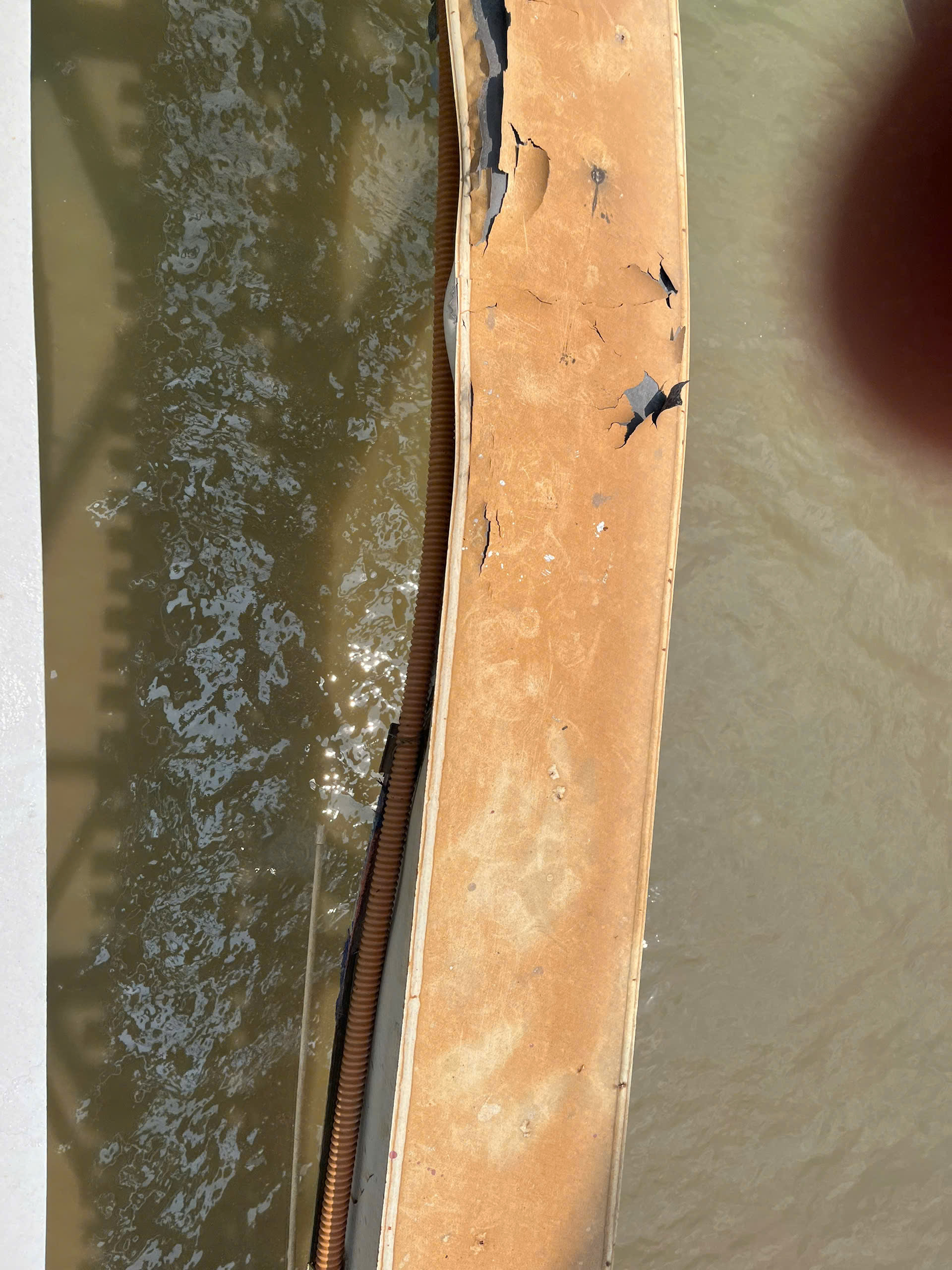 To&agrave;n cảnh vụ s&agrave; lan va chạm khiến thanh ray nhịp số 2 cầu Ghềnh bị cong, m&eacute;o- Ảnh 7.