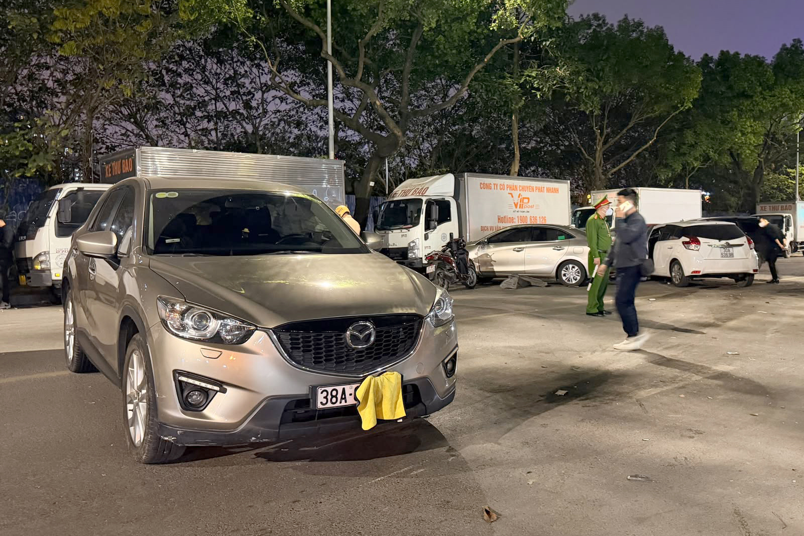 H&agrave; Nội: Danh t&iacute;nh t&agrave;i xế &ocirc; t&ocirc; t&ocirc;ng 8 phương tiện, ba người bị thương ở đường Nguyễn Ch&aacute;nh- Ảnh 1.