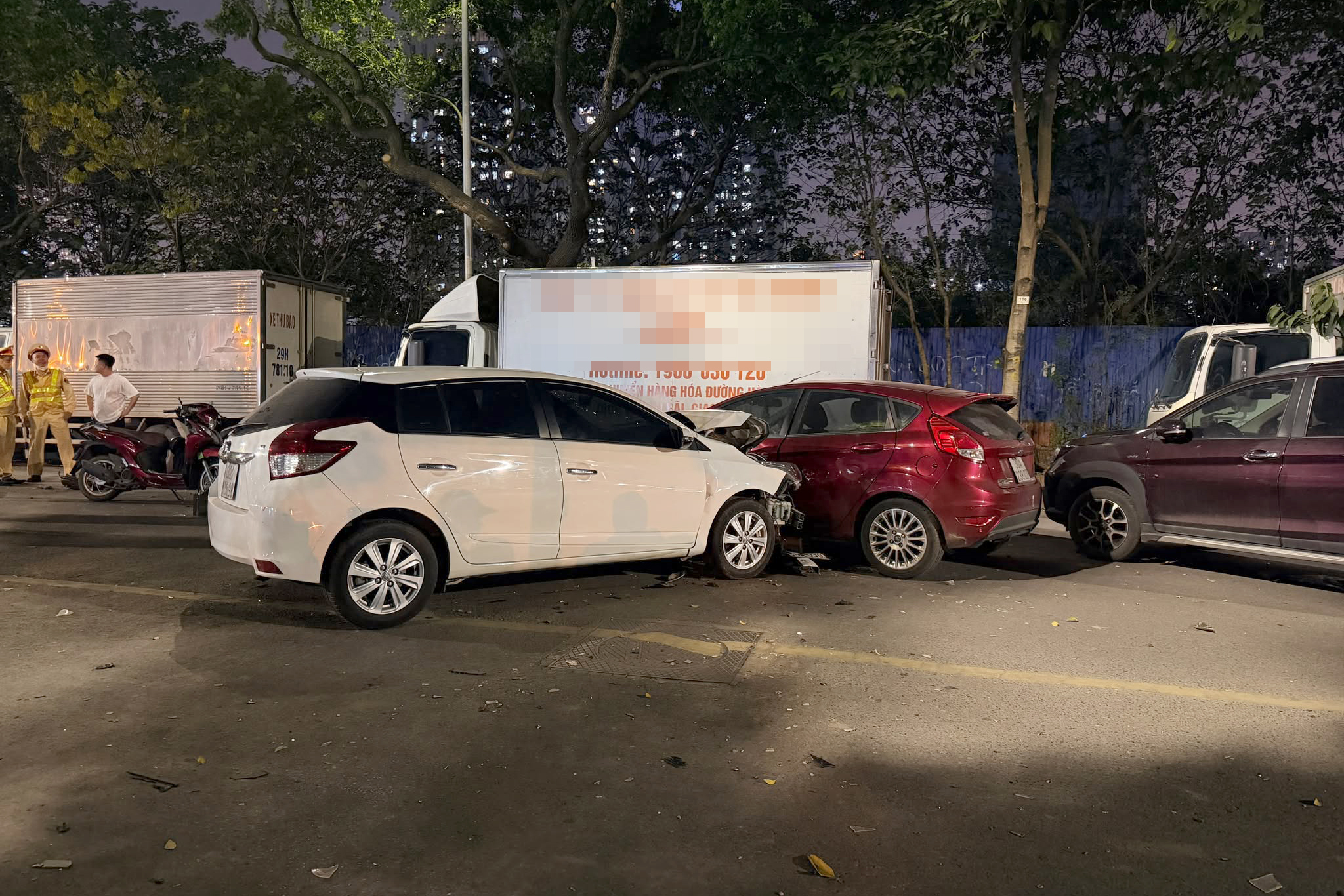 H&agrave; Nội: Danh t&iacute;nh t&agrave;i xế &ocirc; t&ocirc; t&ocirc;ng 8 phương tiện, ba người bị thương ở đường Nguyễn Ch&aacute;nh- Ảnh 2.