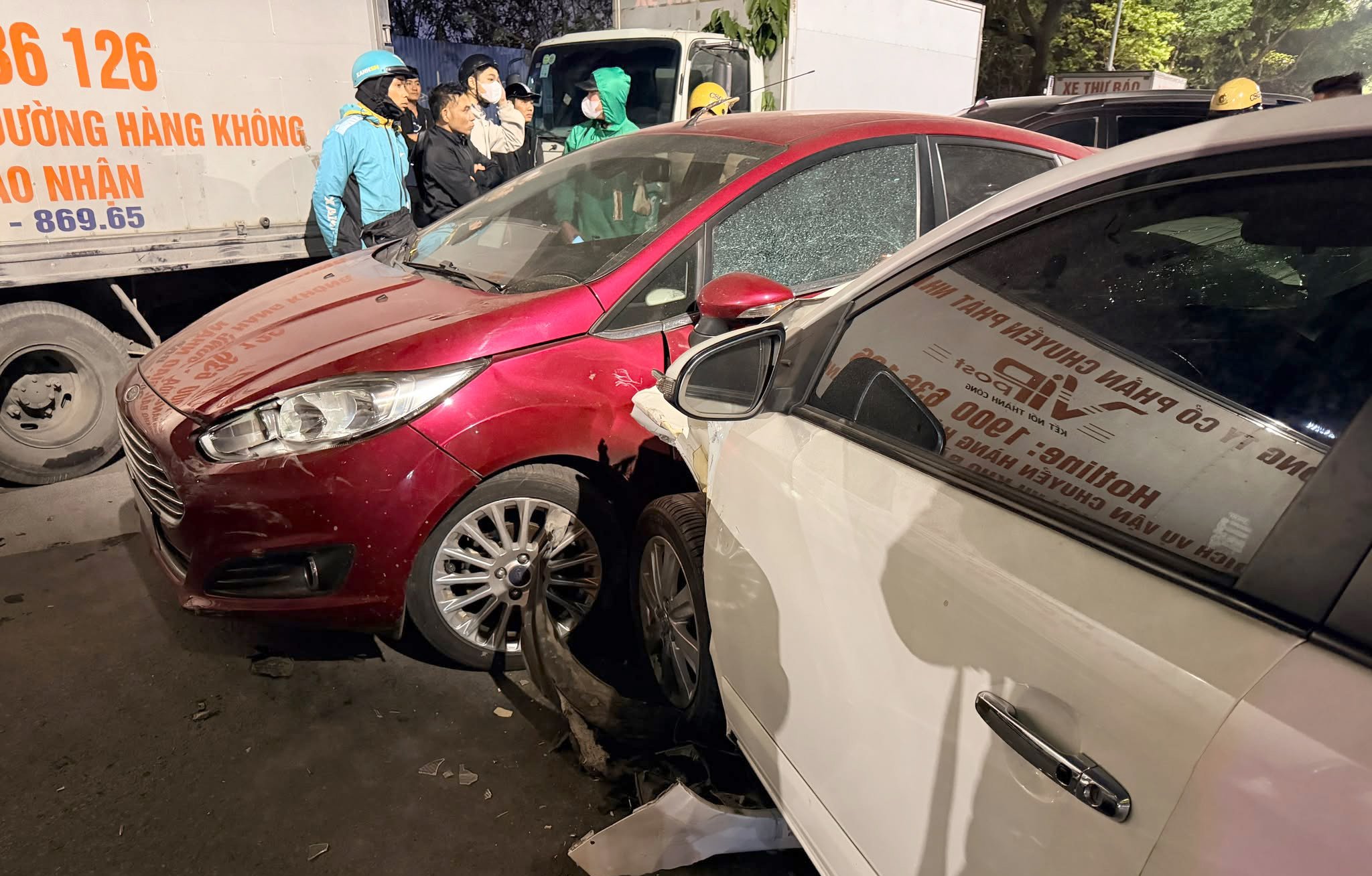 H&agrave; Nội: Danh t&iacute;nh t&agrave;i xế &ocirc; t&ocirc; t&ocirc;ng 8 phương tiện, ba người bị thương ở đường Nguyễn Ch&aacute;nh- Ảnh 3.