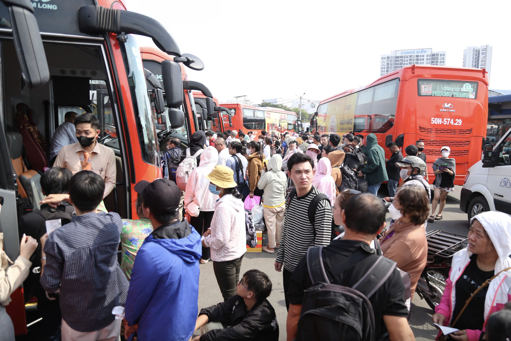 Xăng dầu tăng gi&aacute;, doanh nghiệp vận tải lo b&ugrave; lỗ- Ảnh 2.