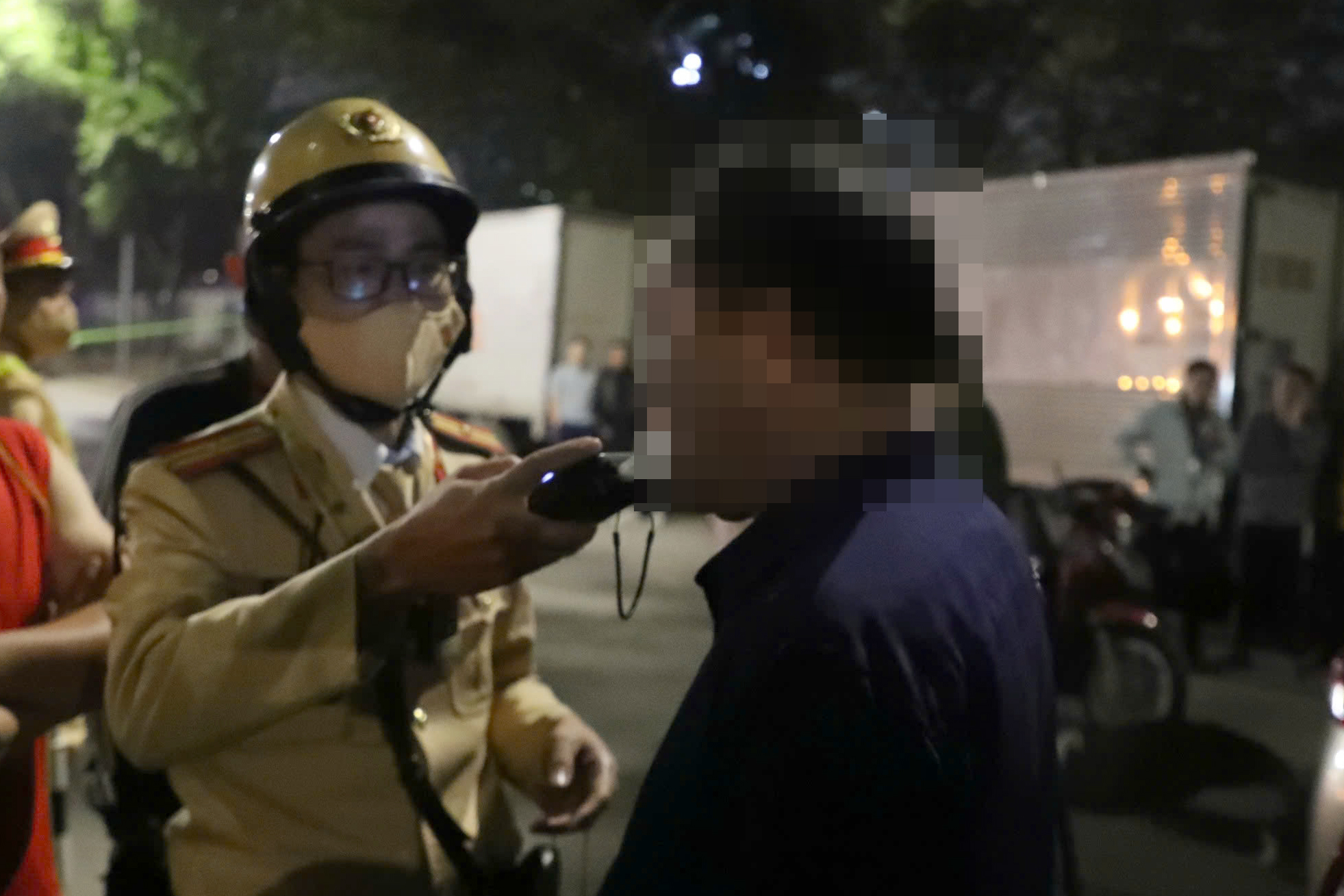 H&agrave; Nội: Danh t&iacute;nh t&agrave;i xế &ocirc; t&ocirc; t&ocirc;ng 8 phương tiện, ba người bị thương ở đường Nguyễn Ch&aacute;nh- Ảnh 6.