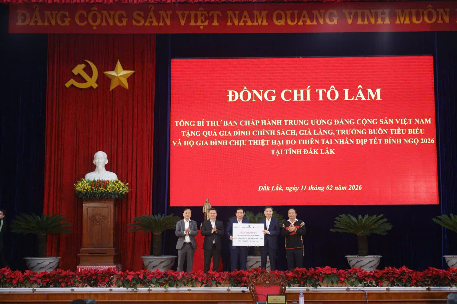 Dấu ấn Vietcombank tr&ecirc;n h&agrave;nh tr&igrave;nh phụng sự cộng đồng- Ảnh 2.