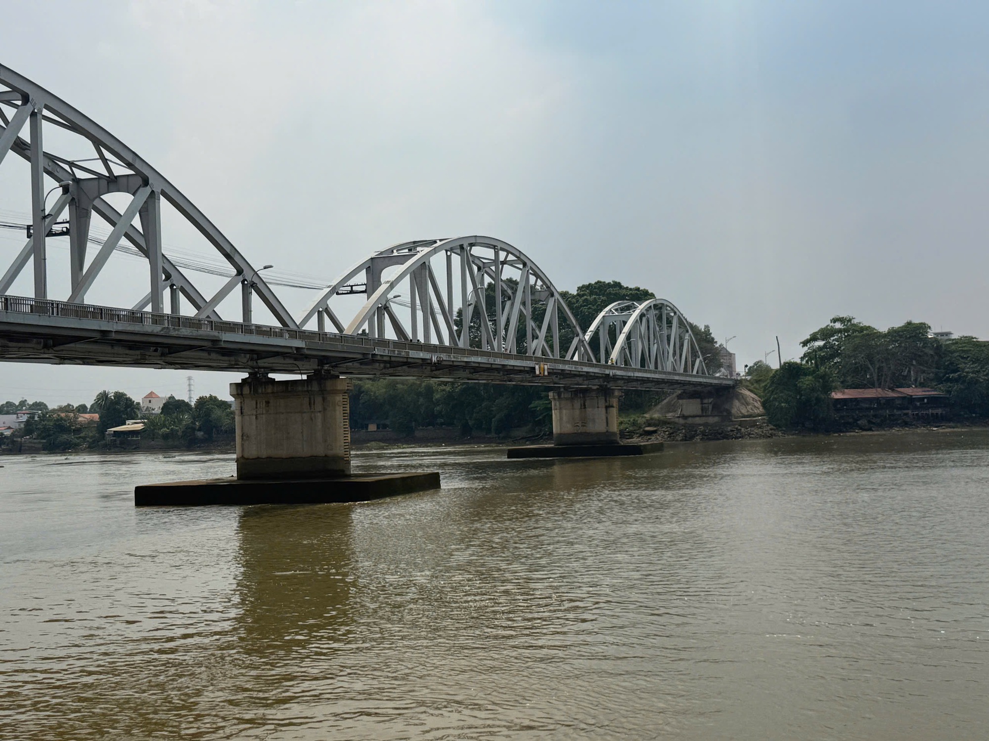 H&agrave;nh kh&aacute;ch di chuyển thế n&agrave;o sau sự cố s&agrave; lan va chạm cầu Ghềnh ở Đồng Nai?- Ảnh 2.