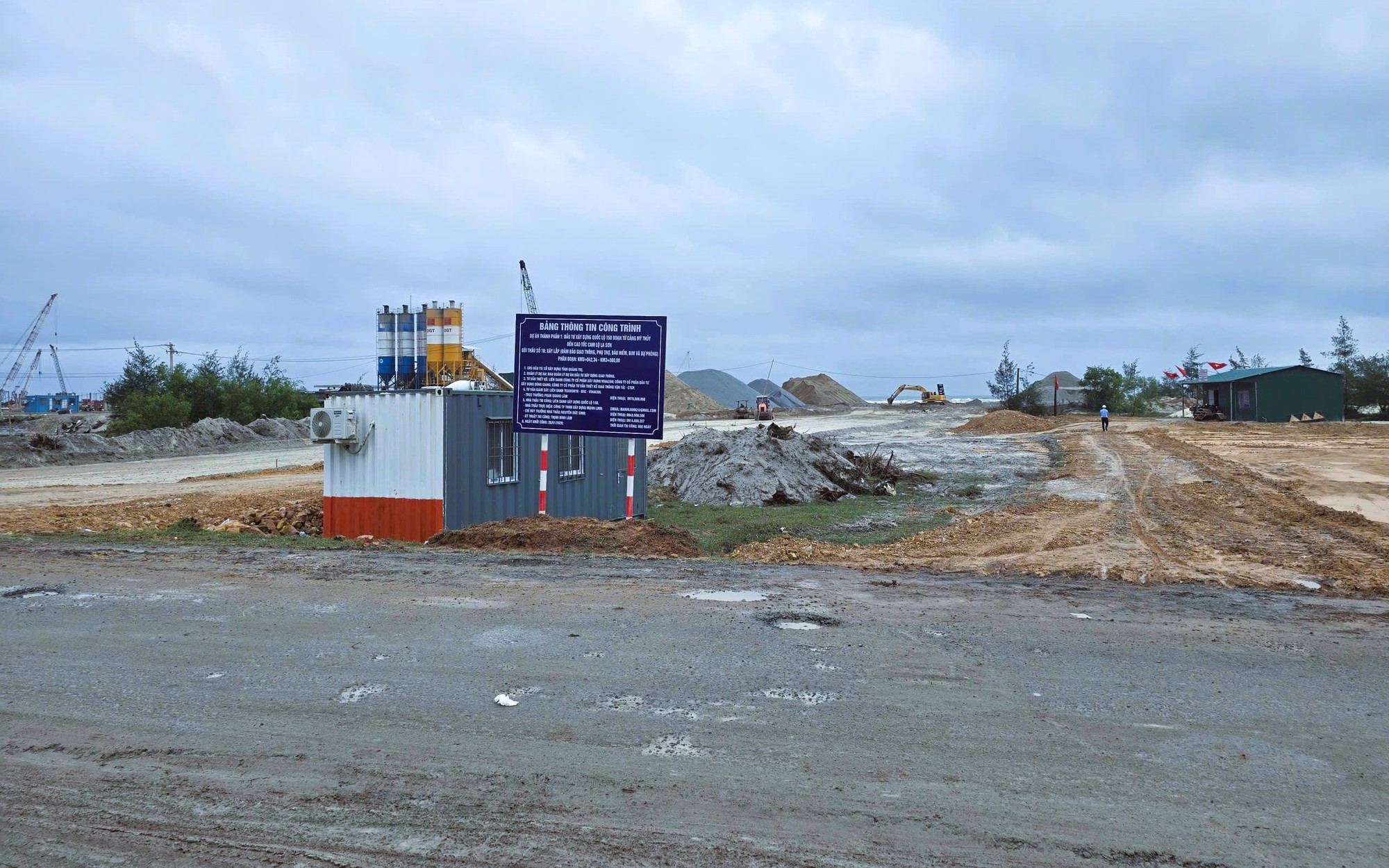 Tháo gỡ mặt bằng, đẩy nhanh dự án QL15D đoạn cảng Mỹ Thủy đến cao tốc Cam Lộ - La Sơn- Ảnh 7. Quảng Trị: Khoanh định mỏ đá phục vụ thi công dự án QL15D, mở rộng cao tốc Cam Lộ - La Sơn