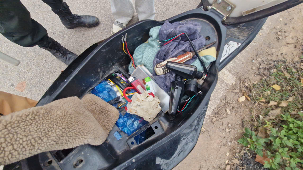 CSGT Lạng Sơn h&oacute;a trang, xử l&yacute; học sinh, thiếu ni&ecirc;n vi phạm ATGT- Ảnh 4.