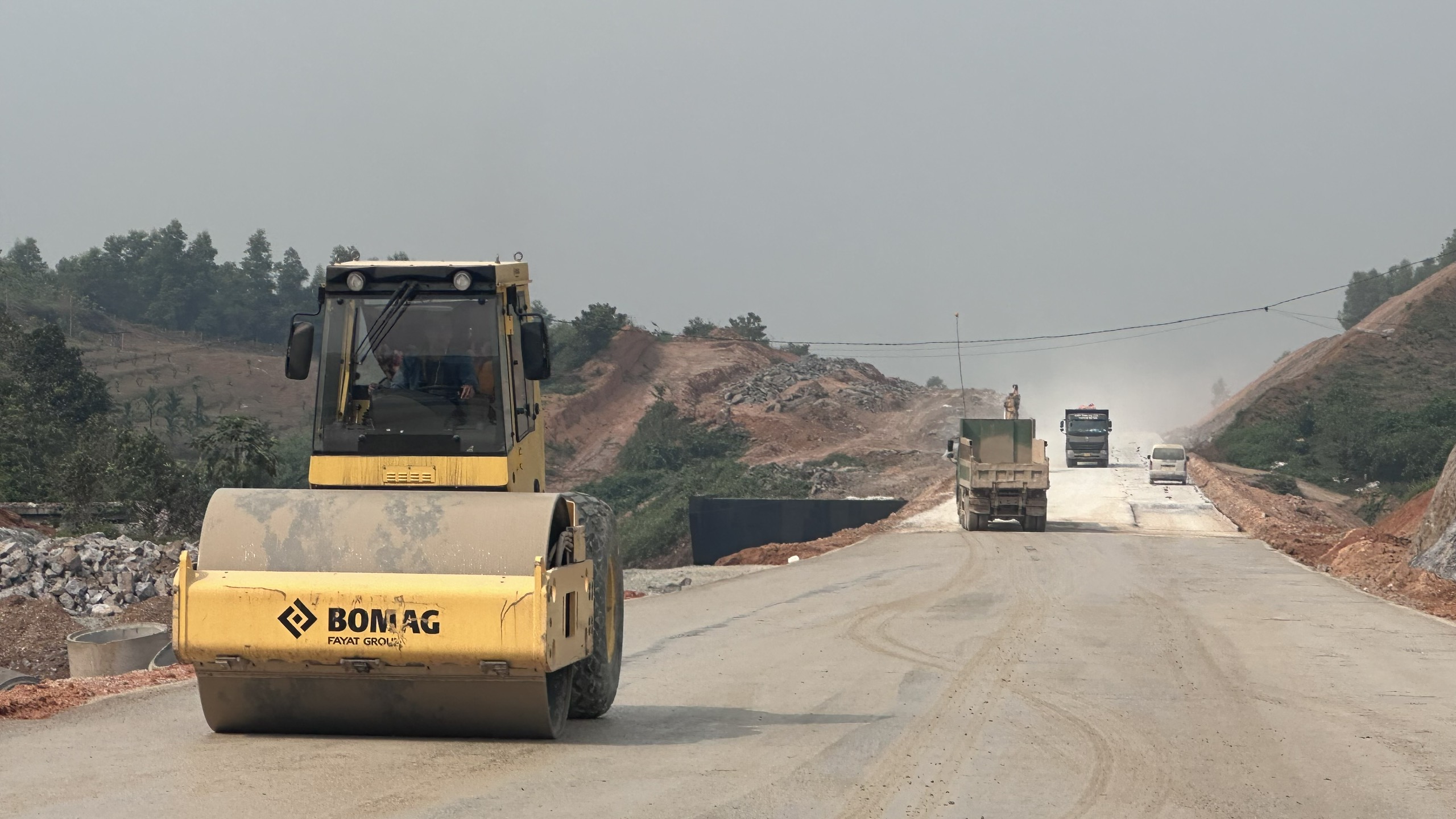 Tăng ca, tăng k&iacute;p đẩy nhanh tiến độ cao tốc Tuy&ecirc;n Quang - H&agrave; Giang- Ảnh 3.